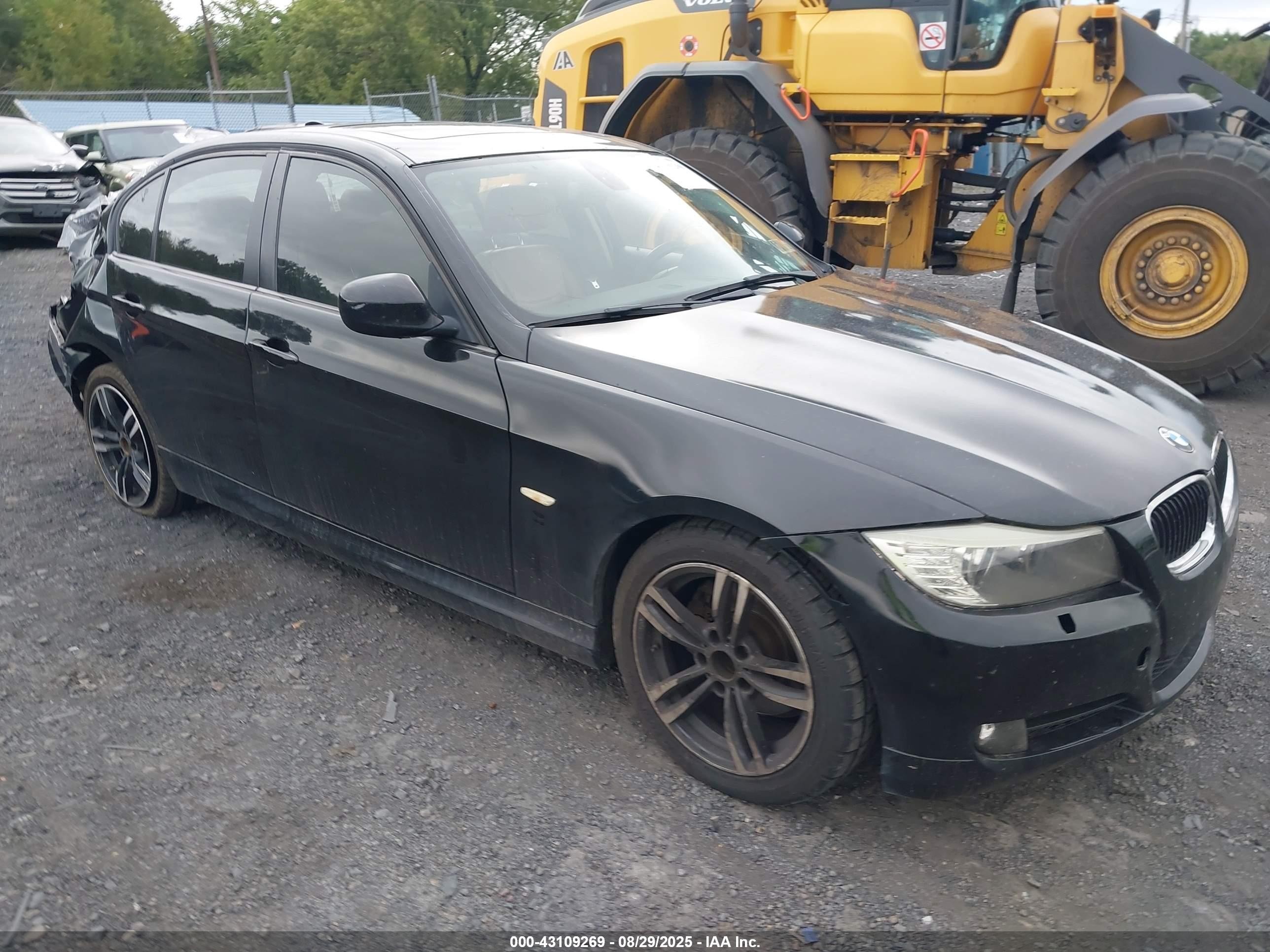 2011 BMW 3 Series 328i xDrive, VIN WBAPK5C58BF123989 — Rear end