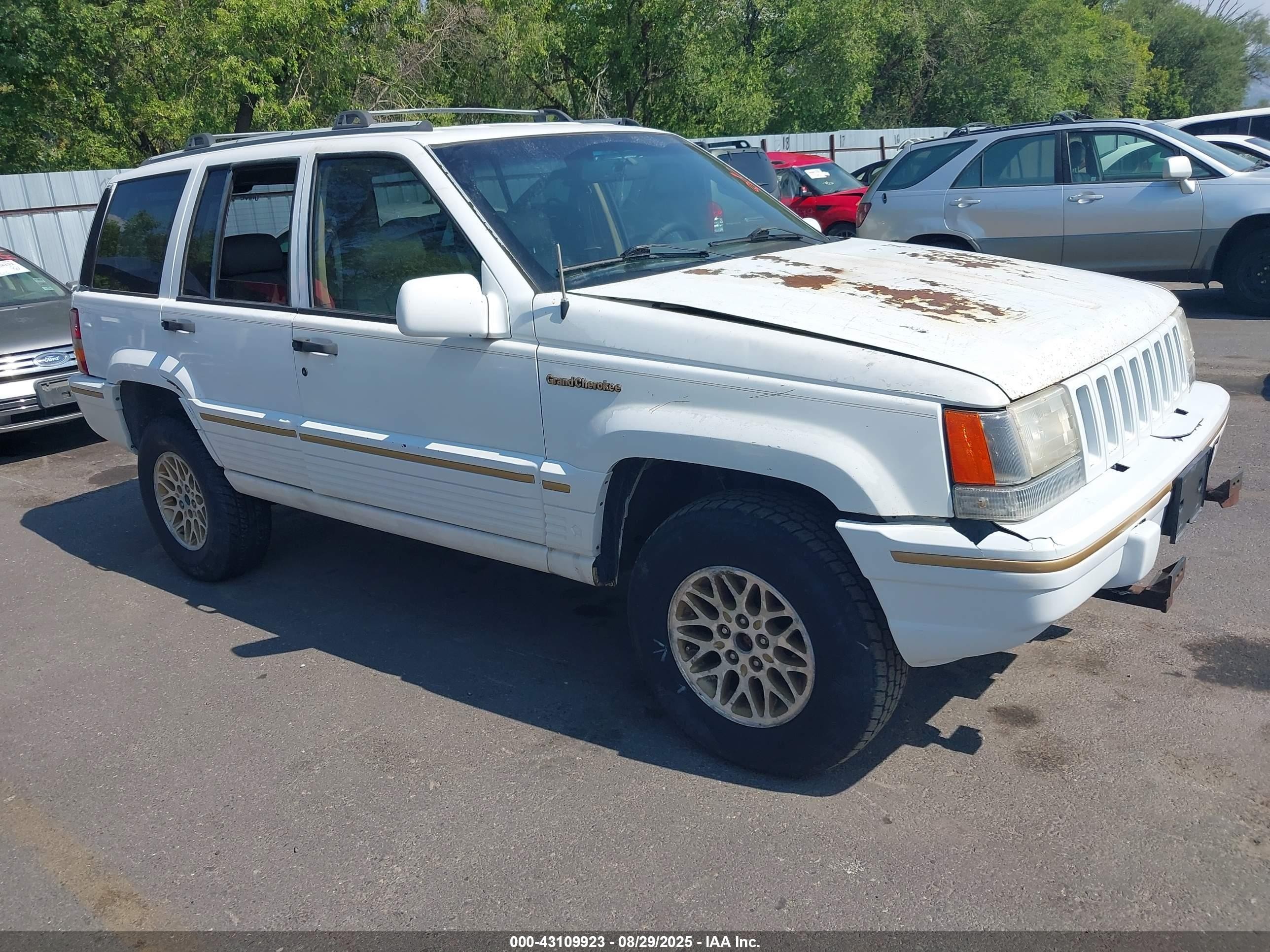 1995 Jeep Grand Cherokee Limited, VIN 1J4GZ78Y1SC761512 — Engine fire