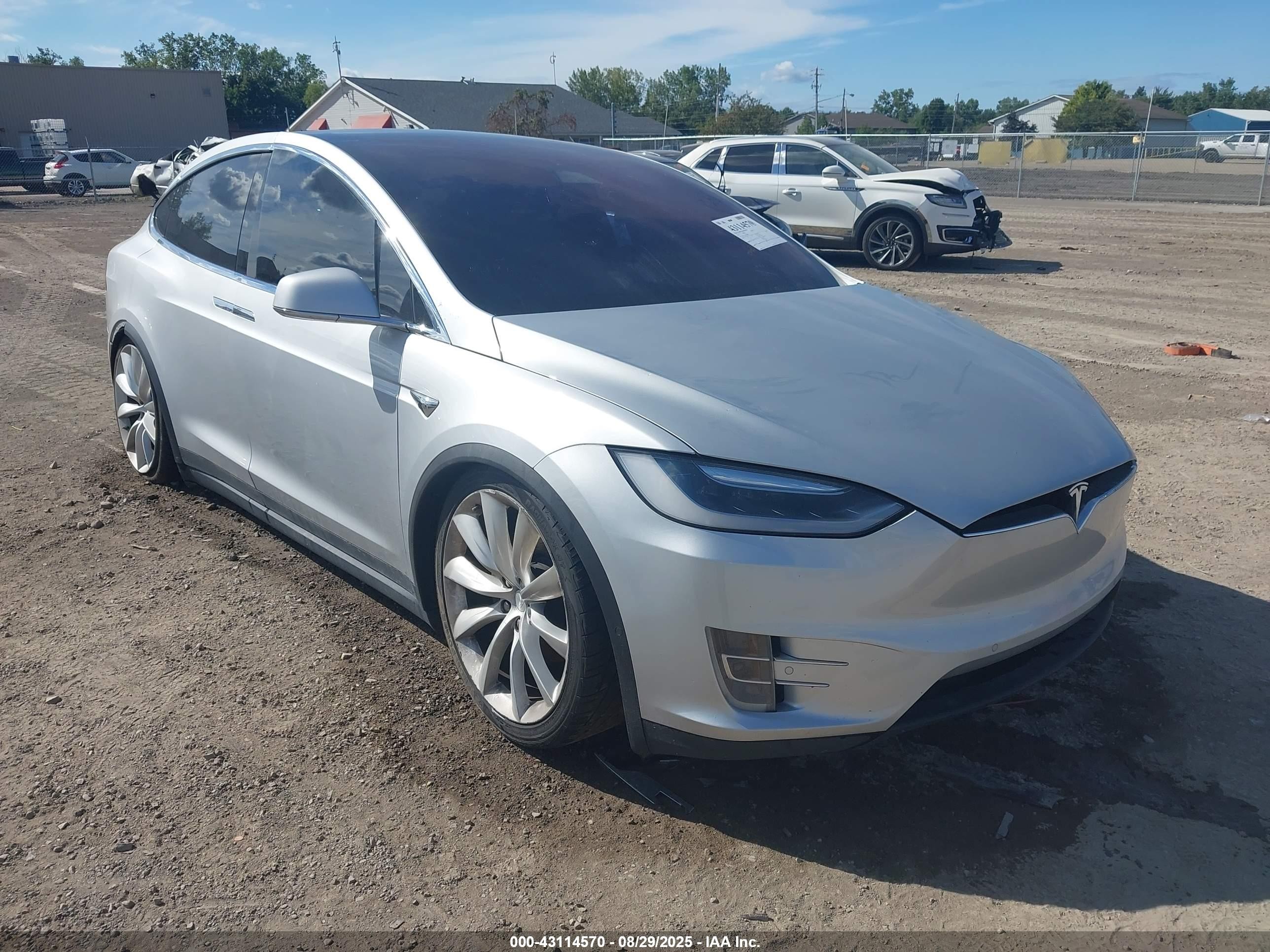 2017 Tesla Model X 90D, VIN 5YJXCAE2XHF048804 — Rear end