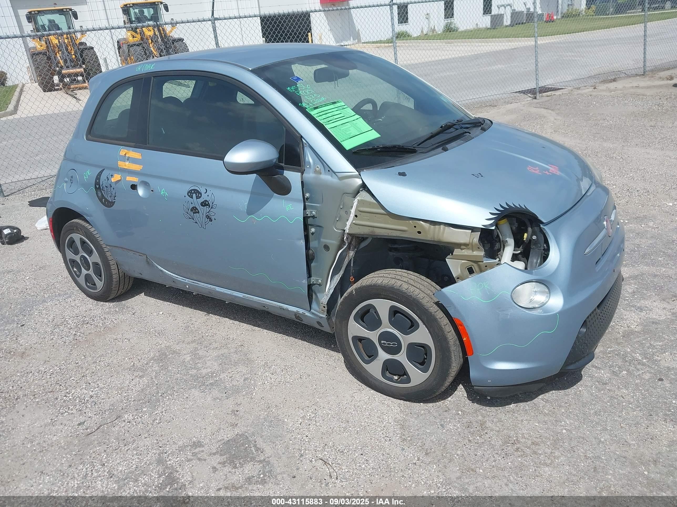 2015 FIAT 500e, VIN 3C3CFFGE2FT558514 — Front end