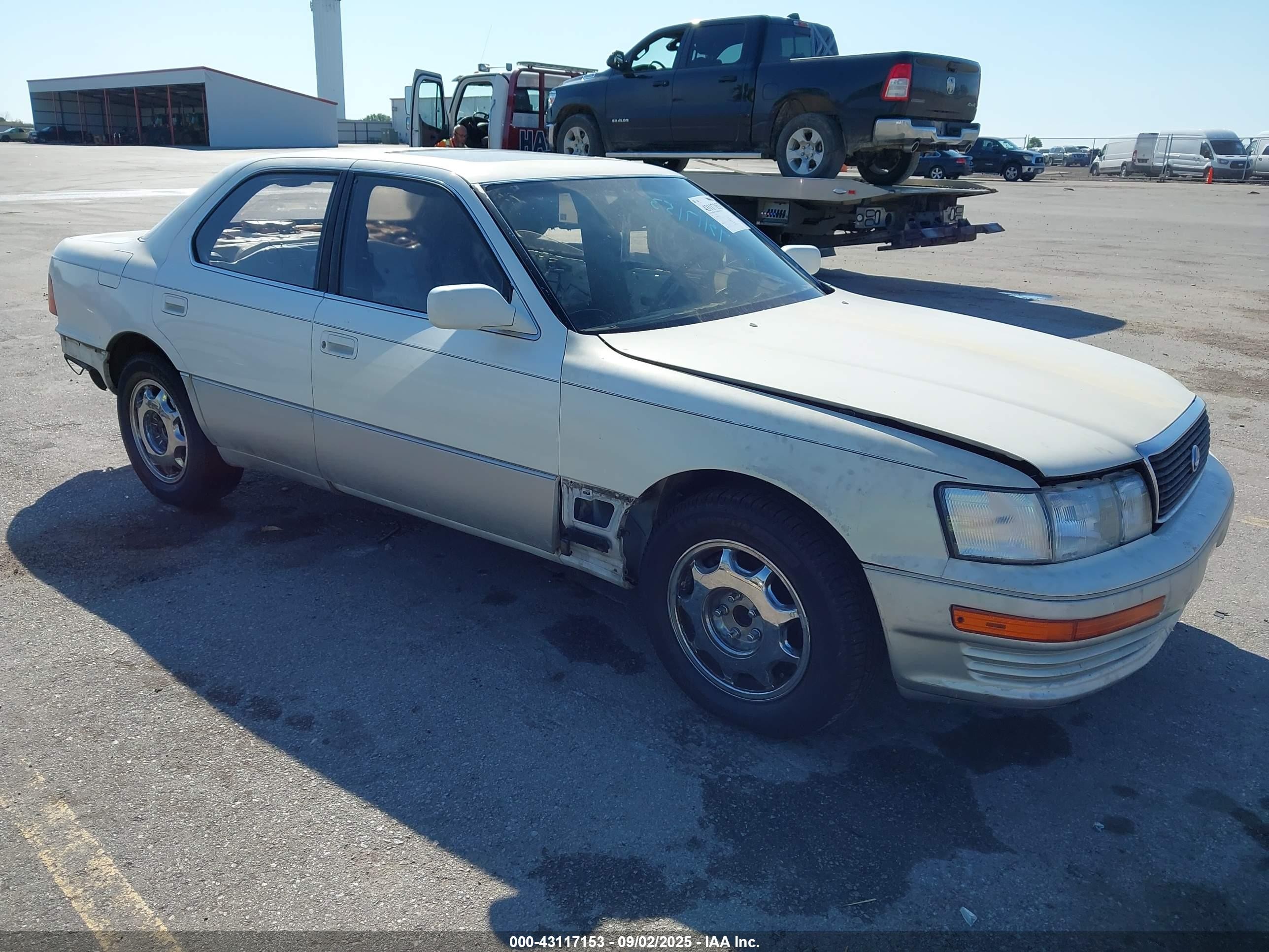 1993 Lexus LS 400, VIN JT8UF11E4P0160570 — Зад