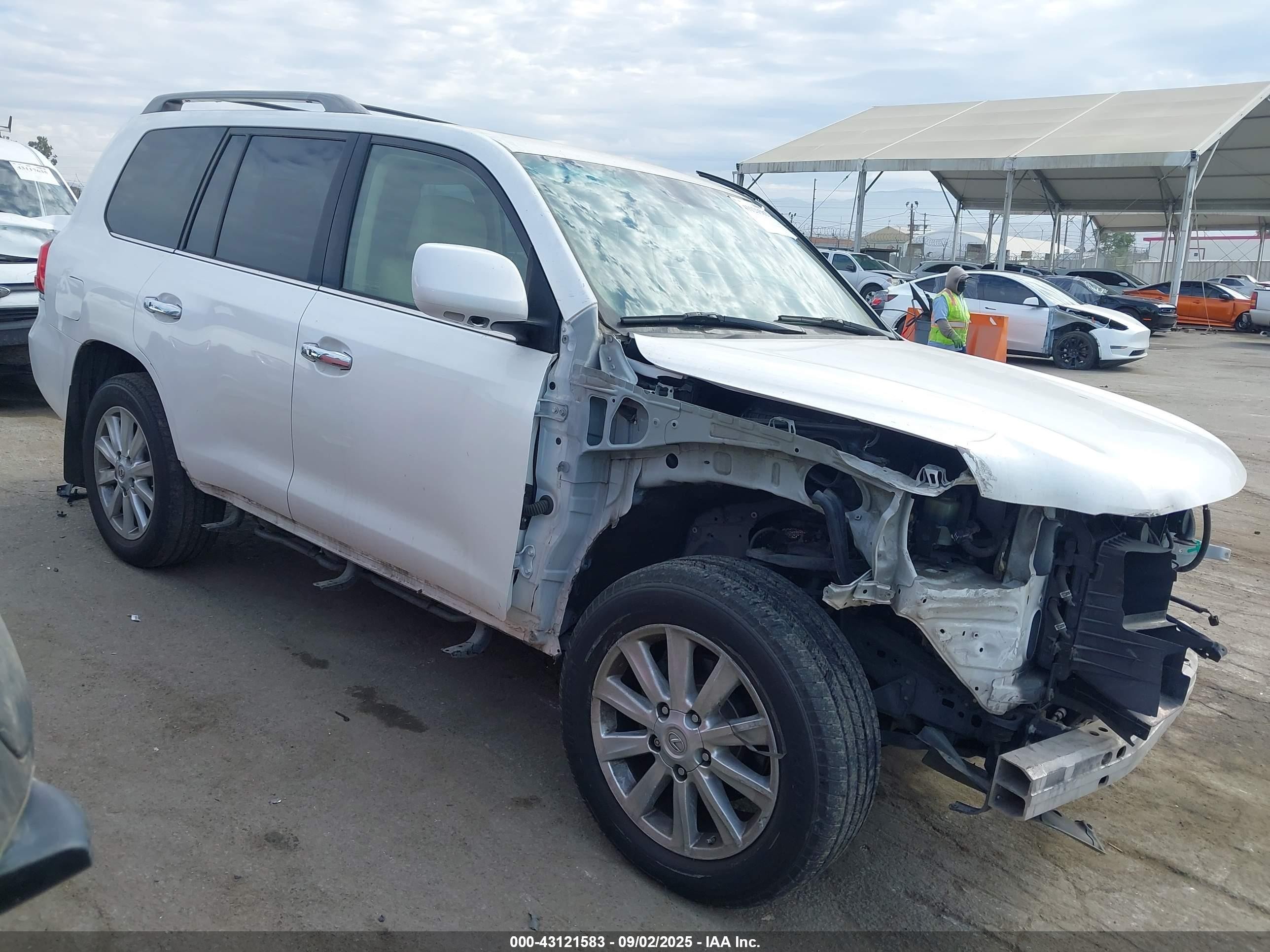 2010 Lexus LX 570, VIN JTJHY7AX3A4044680 — Перед