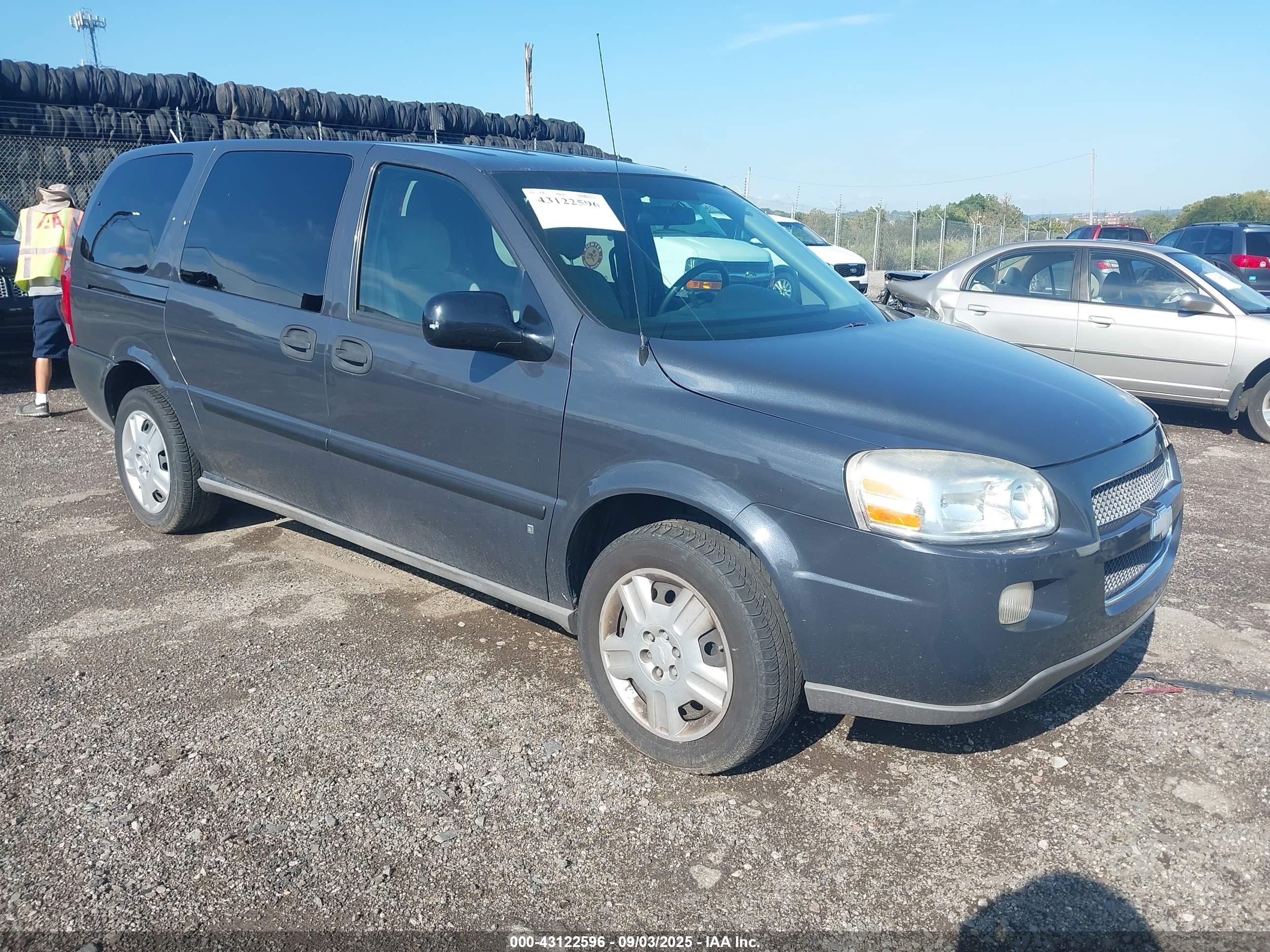 2008 Chevrolet Uplander LS, VIN 1GNDV23W88D114175 — Rear end