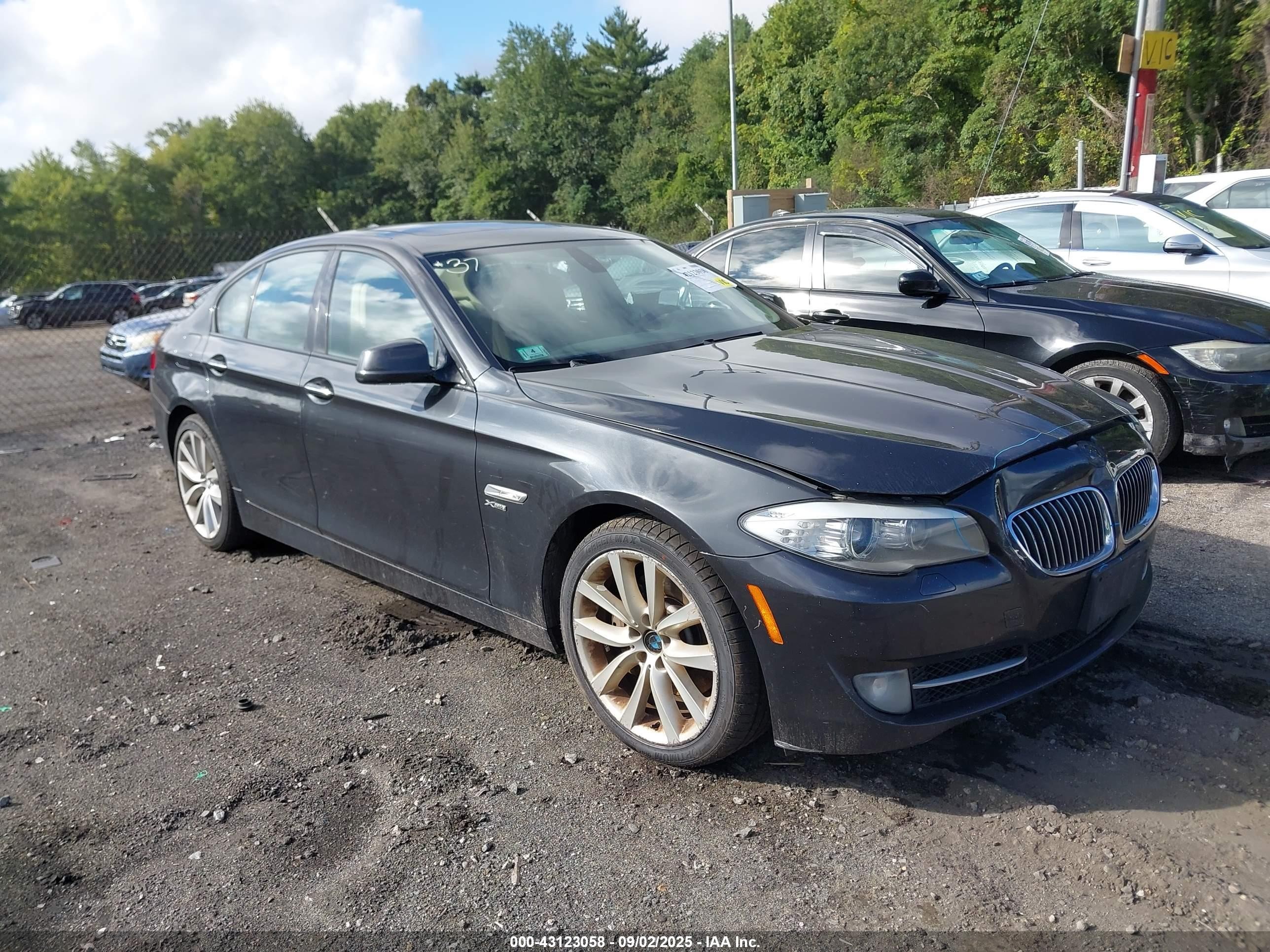 2011 BMW 5 Series 535i xDrive, VIN WBAFU7C59BDU55243 — Front end