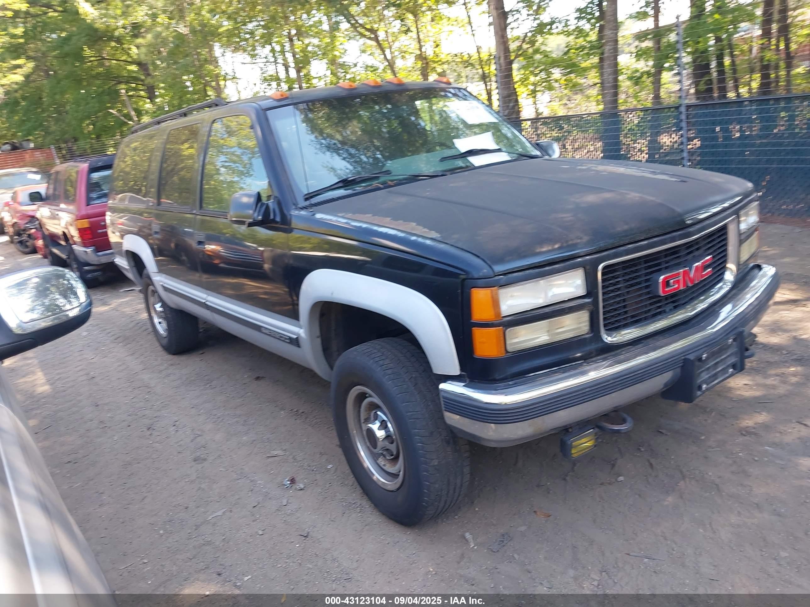 1995 GMC Suburban, VIN 1GKGK26N9SJ707428 — Normal wear