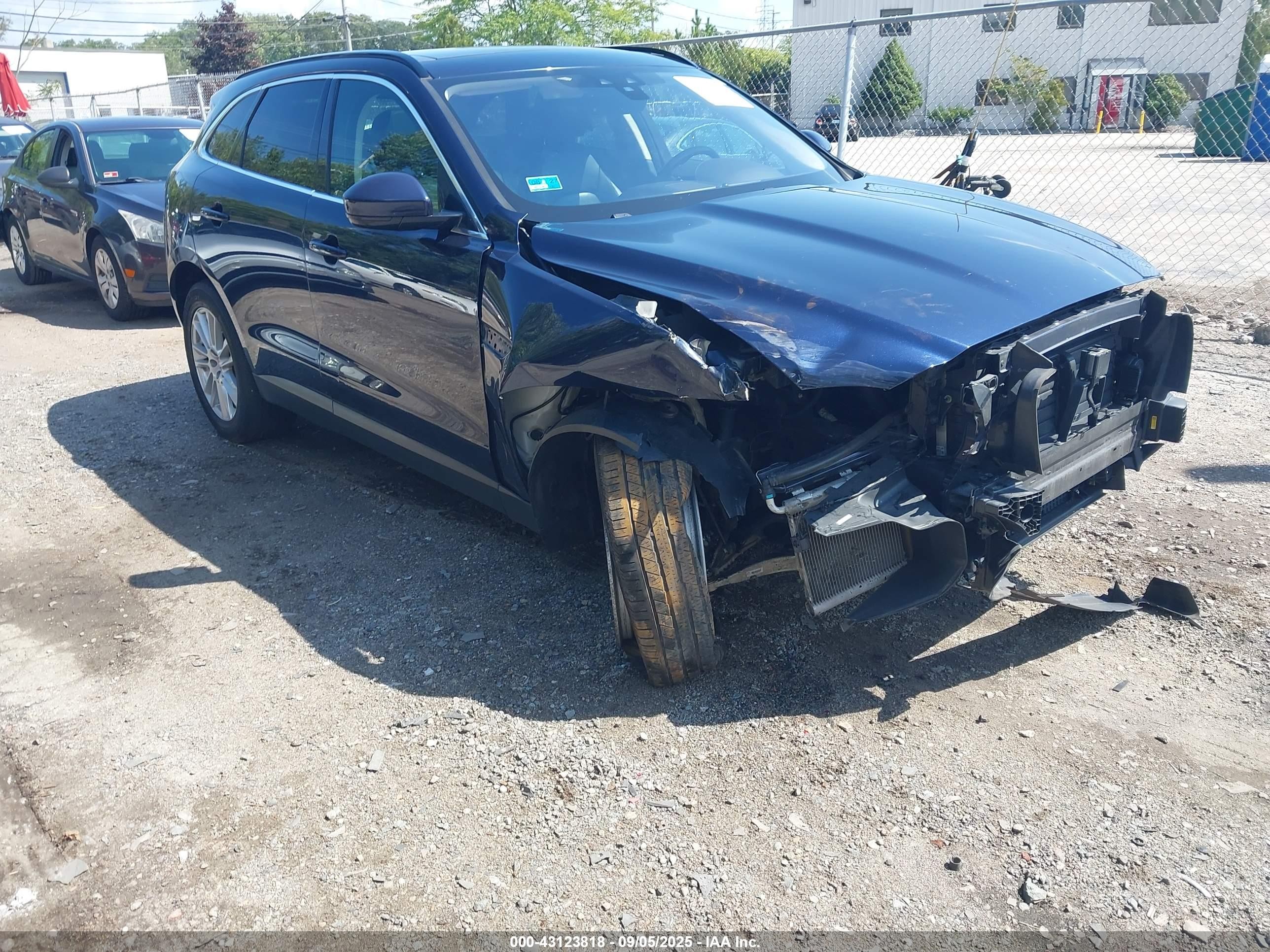 2019 Jaguar F-Pace 25t Prestige, VIN SADCK2FX9KA366239 — Front end