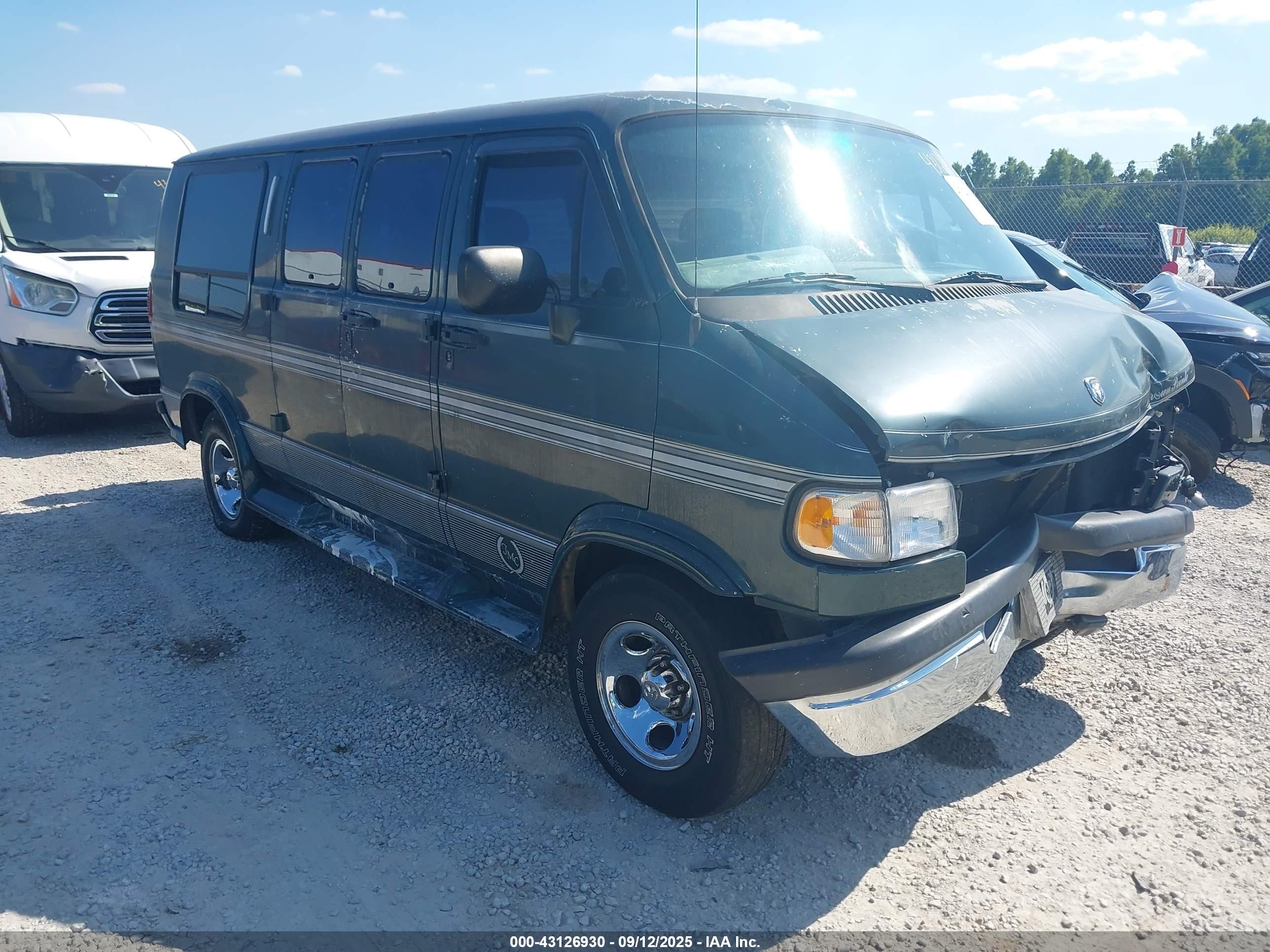 1996 Dodge Cargo, VIN 2B6HB21YXTK111708 — Front end