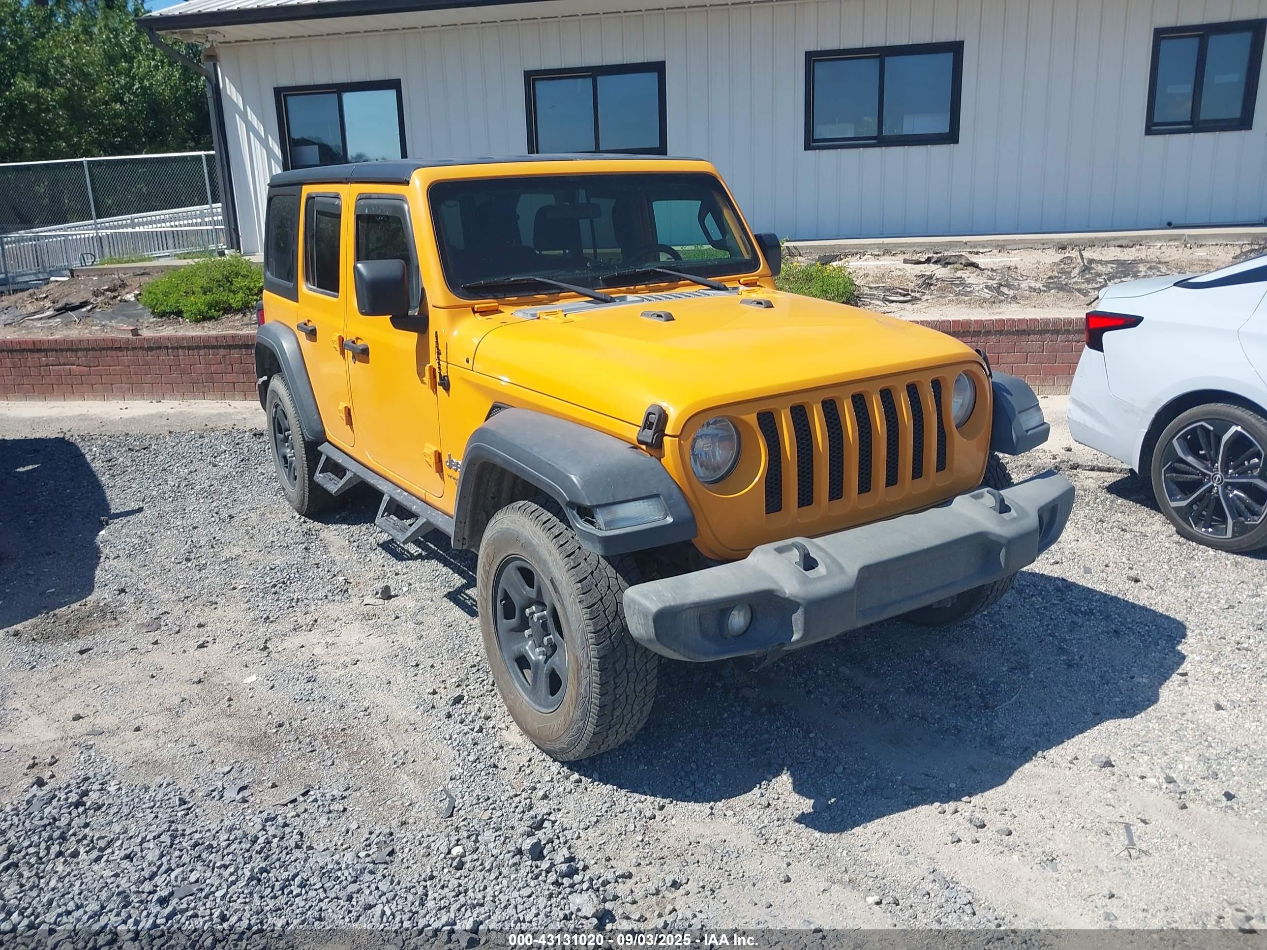2018 Jeep Wrangler Unlimited Sport S, VIN 1C4HJXDG9JW136187 — Front end