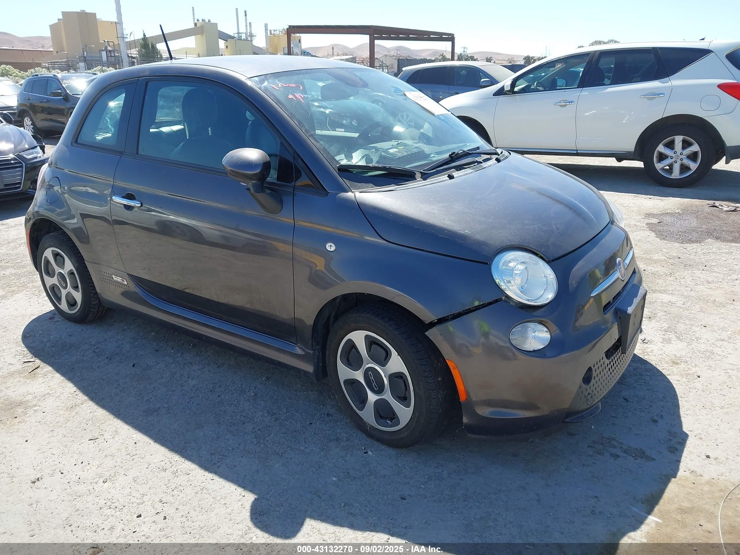 2015 FIAT 500e, VIN 3C3CFFGE0FT570273 — Front end