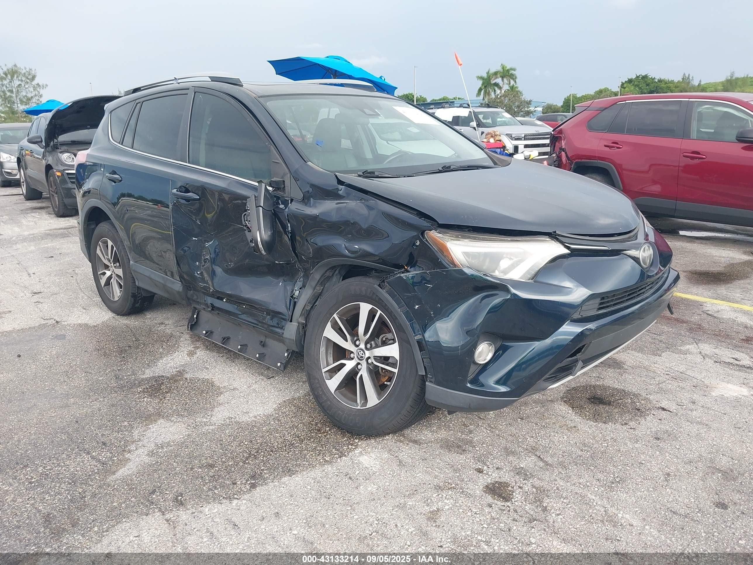 2017 Toyota RAV4 XLE, VIN JTMWFREV5HD098643 — Side