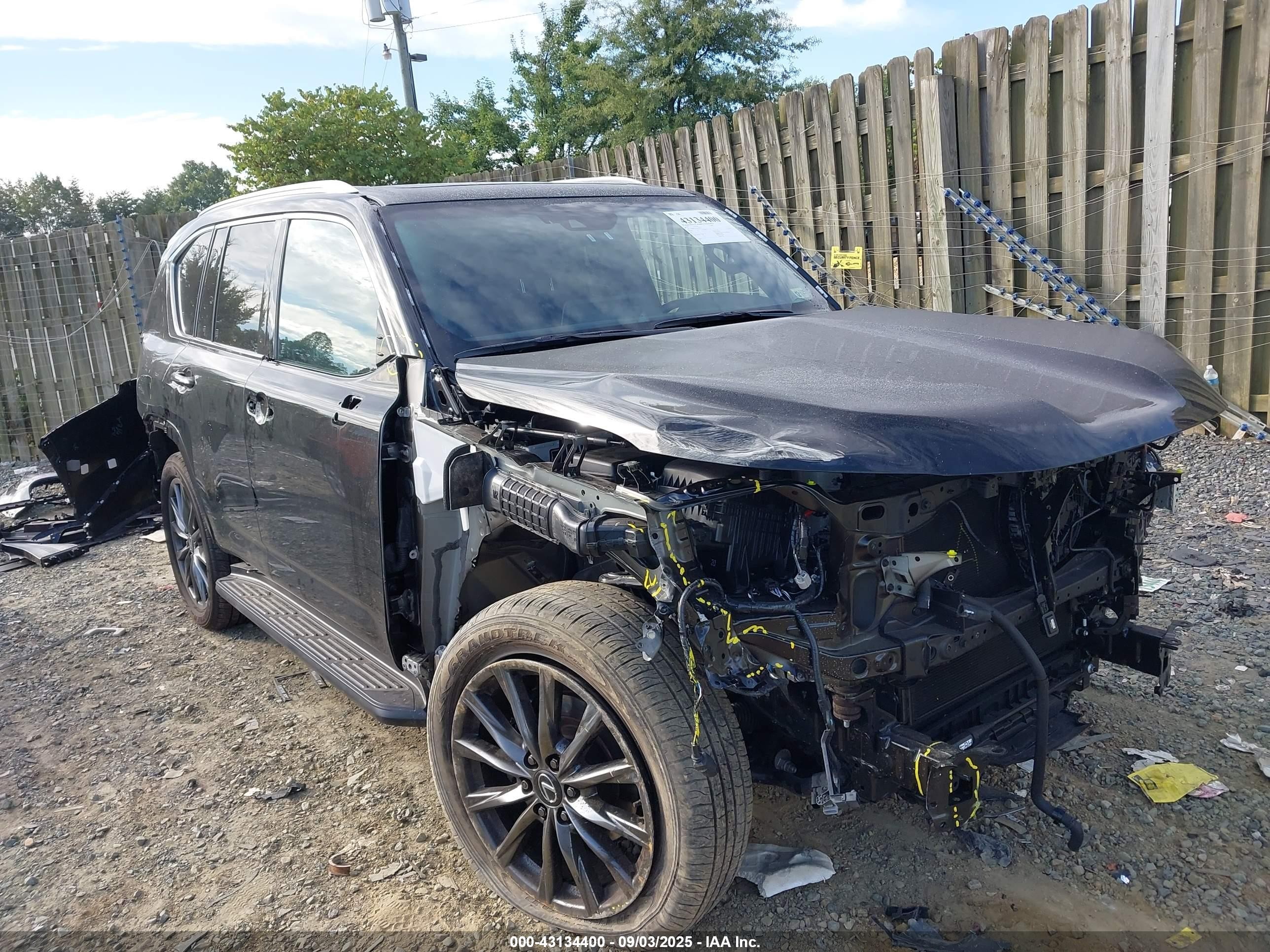 2024 Lexus LX 600 F Sport, VIN JTJMB7CX3R4065974 — Перед