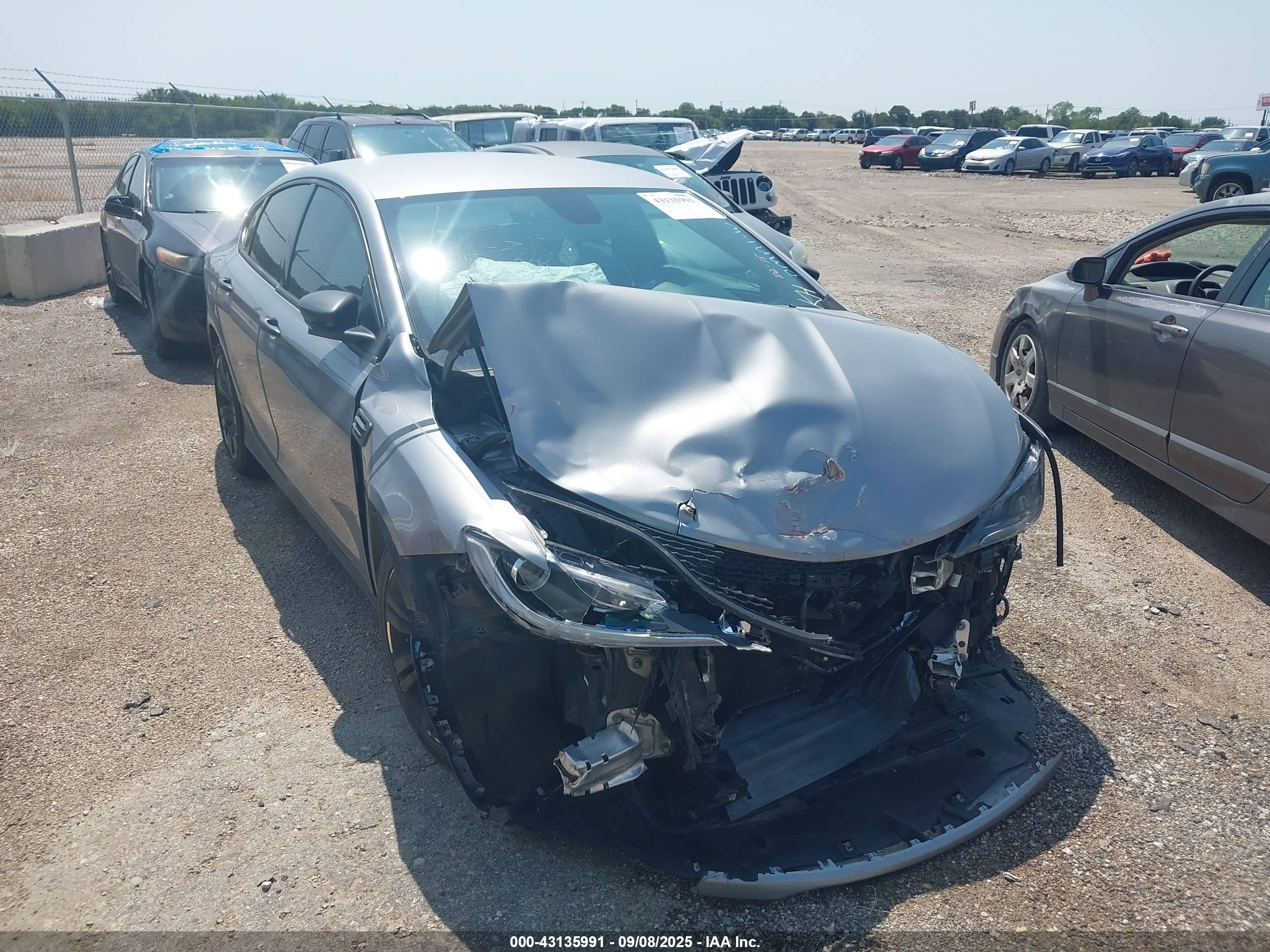 2015 Chrysler 200 Limited, VIN 1C3CCCAB2FN557840 — Front end