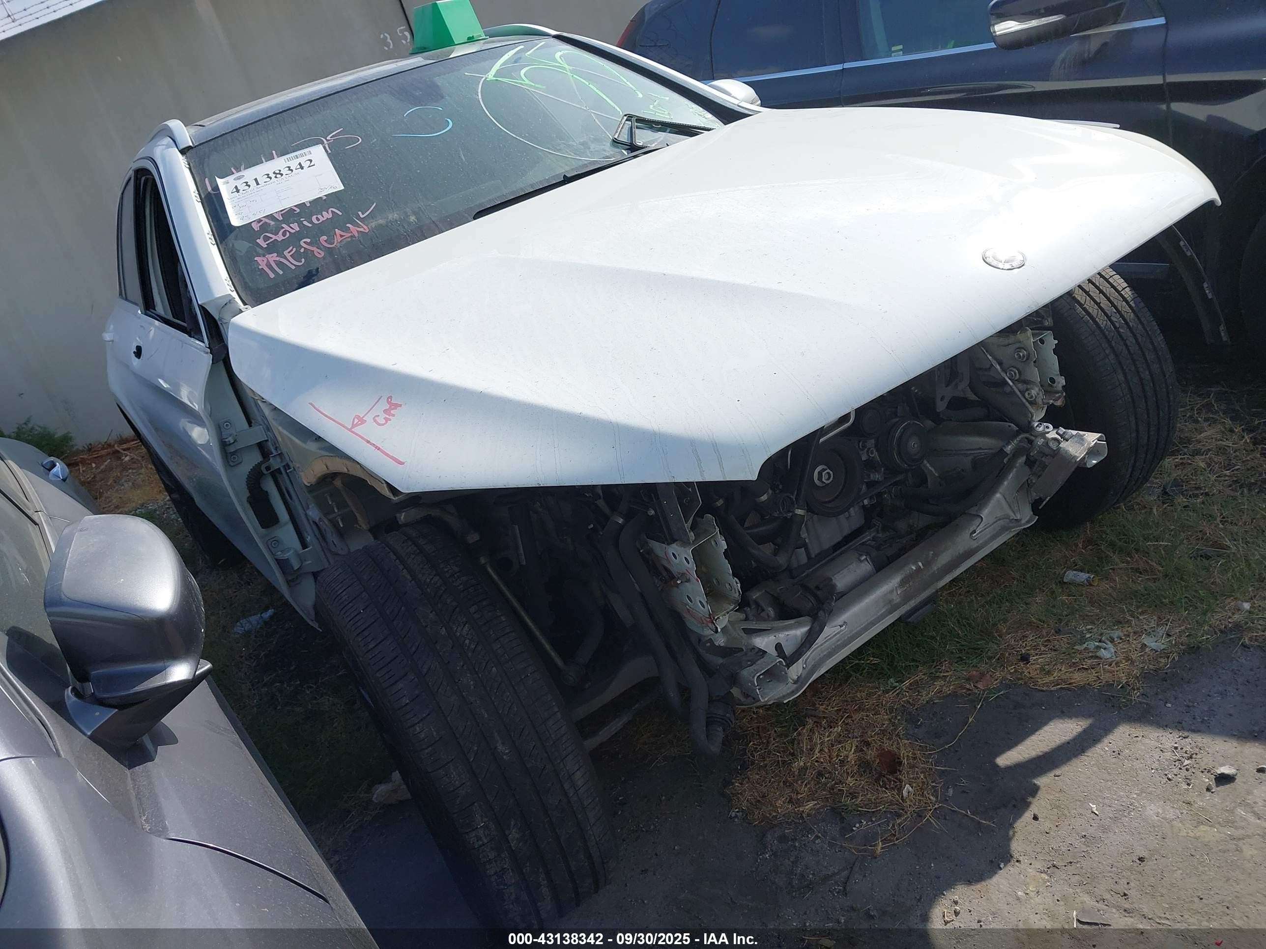 2018 Mercedes-Benz GLC 300, VIN WDC0G4JB0JV032478 — Front end