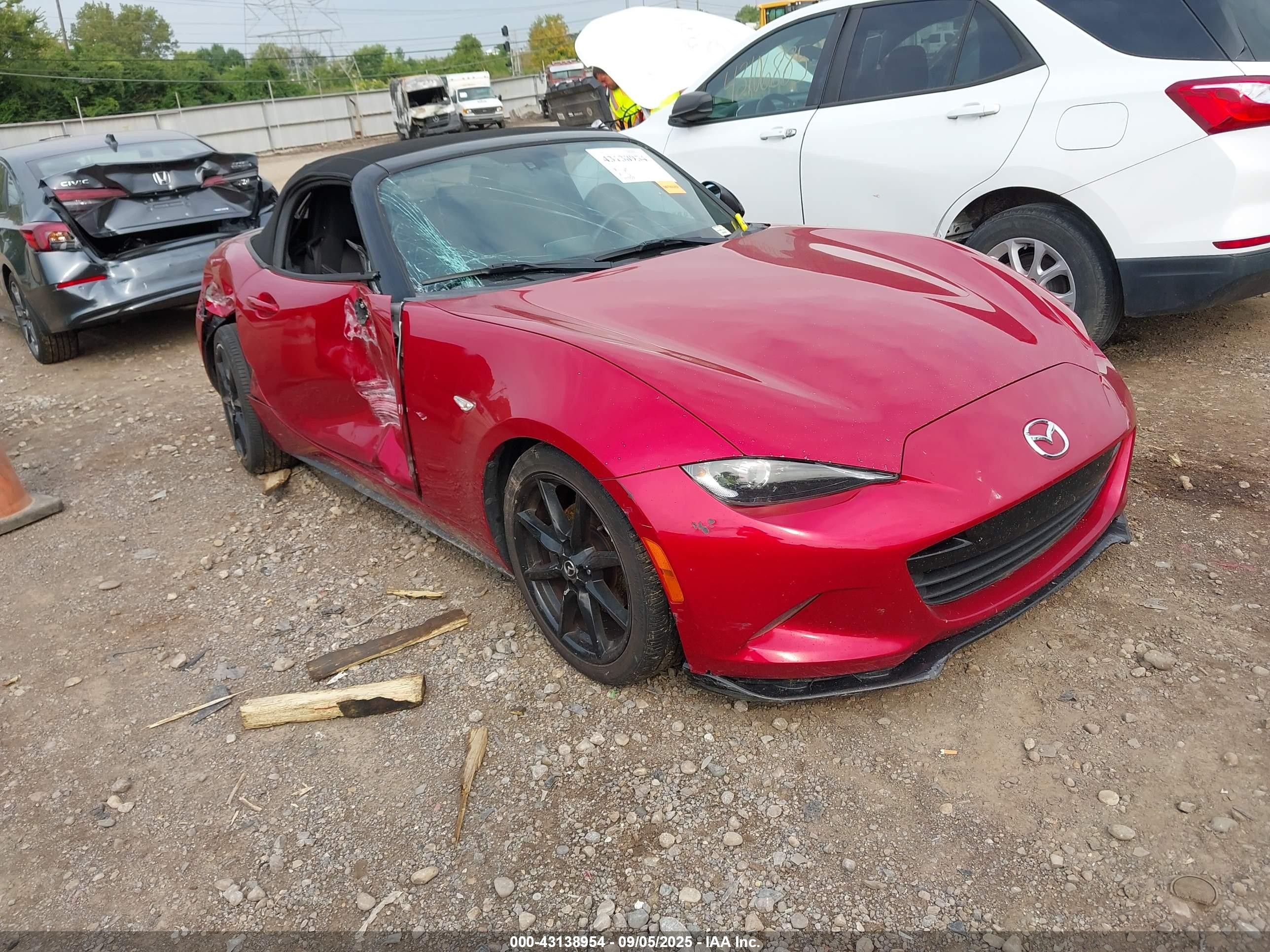 2016 Mazda MX-5 Miata Club, VIN JM1NDAC74G0109631 — Side