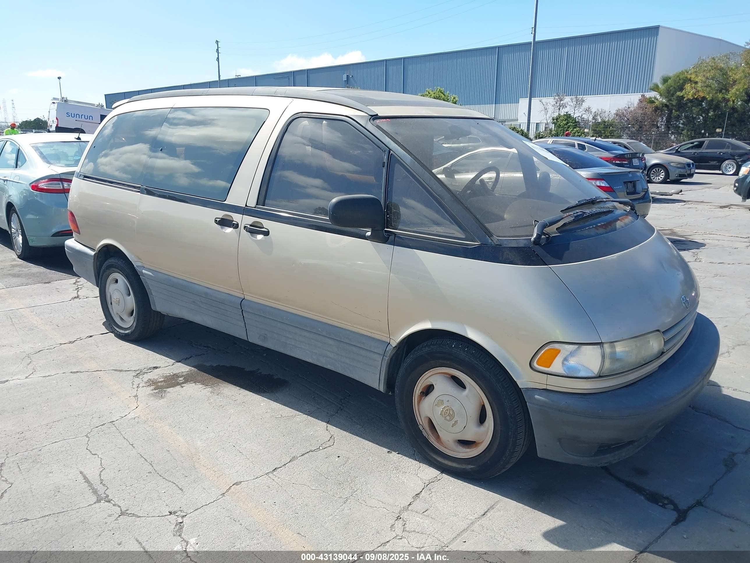 1994 Toyota Previa LE, VIN JT3AC12R2R1134677 — Normal wear