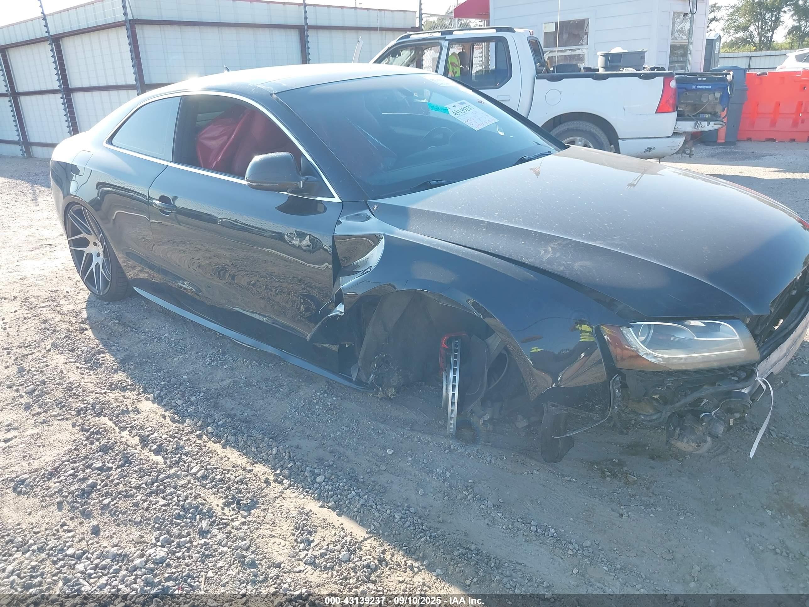 2009 Audi S5, VIN WAURV78T29A025289 — Бок