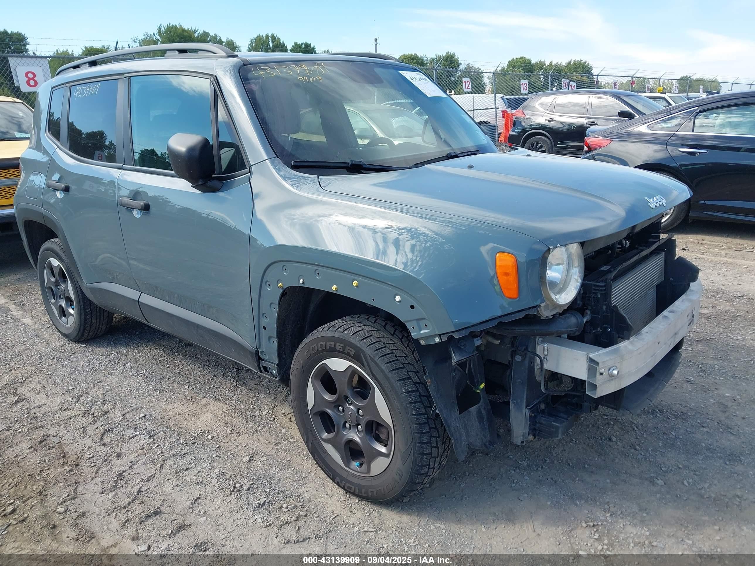 2017 Jeep Renegade Sport, VIN ZACCJBAB8HPF90752 — Front end