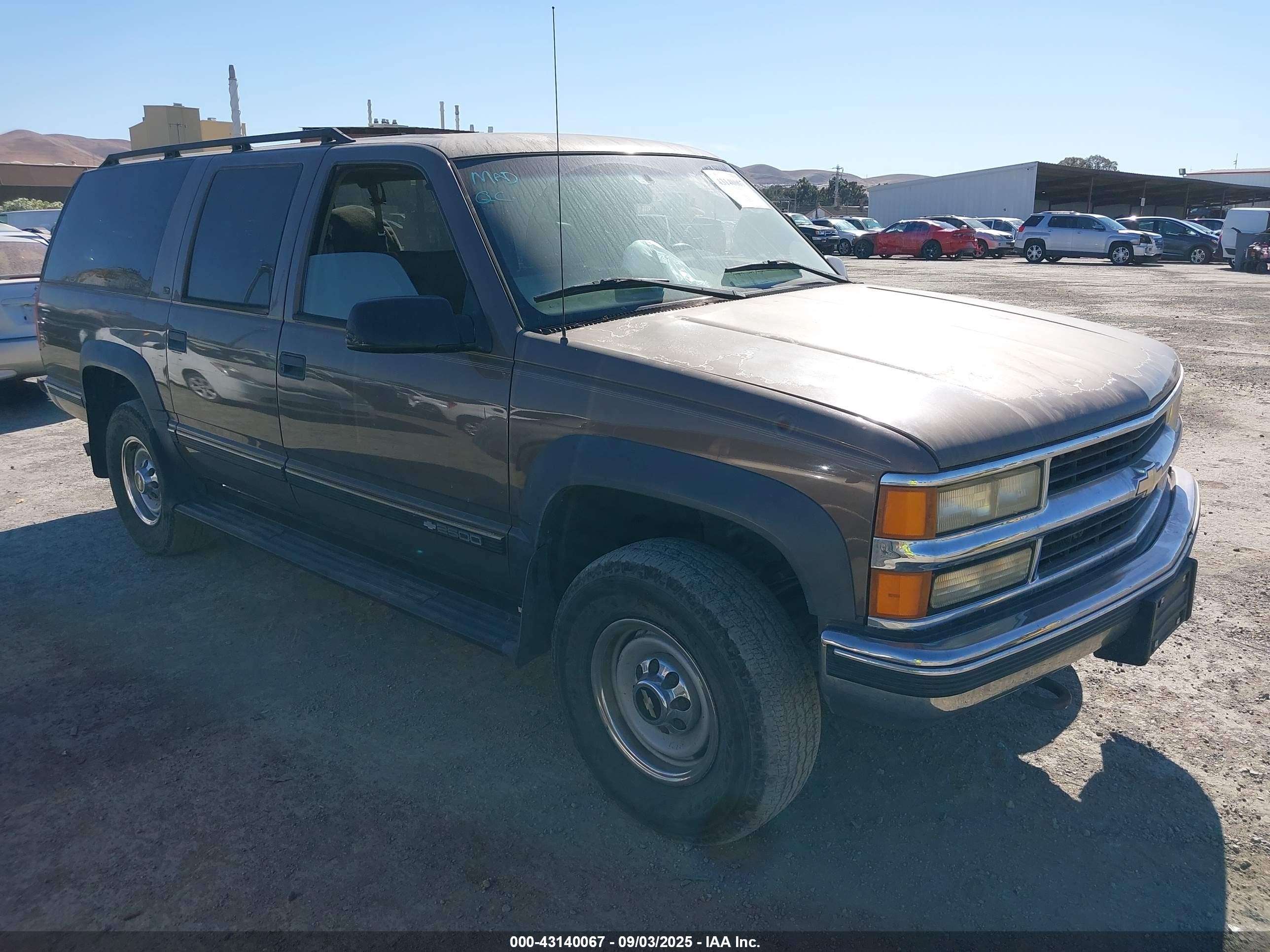 1997 Chevrolet Suburban, VIN 3GNGK26J5VG157926 — Normal wear