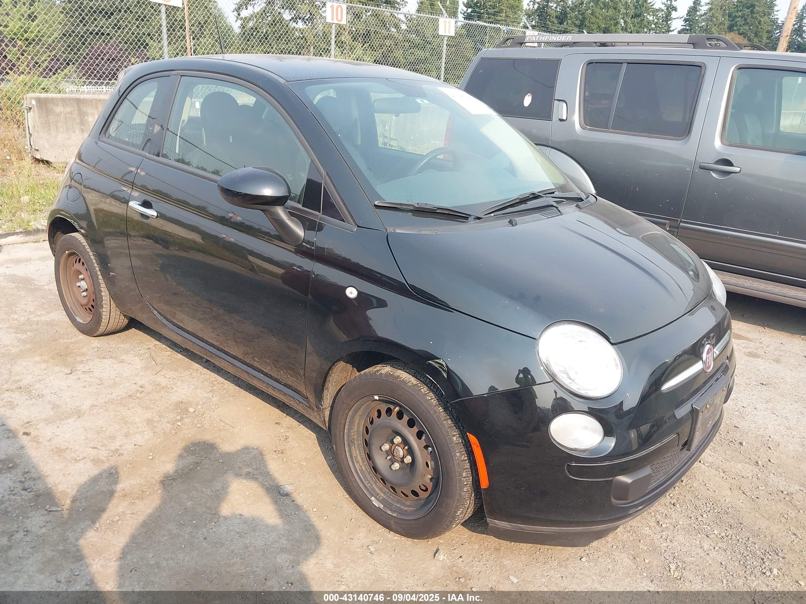 2015 FIAT 500 Pop, VIN 3C3CFFAR6FT561962 — Side