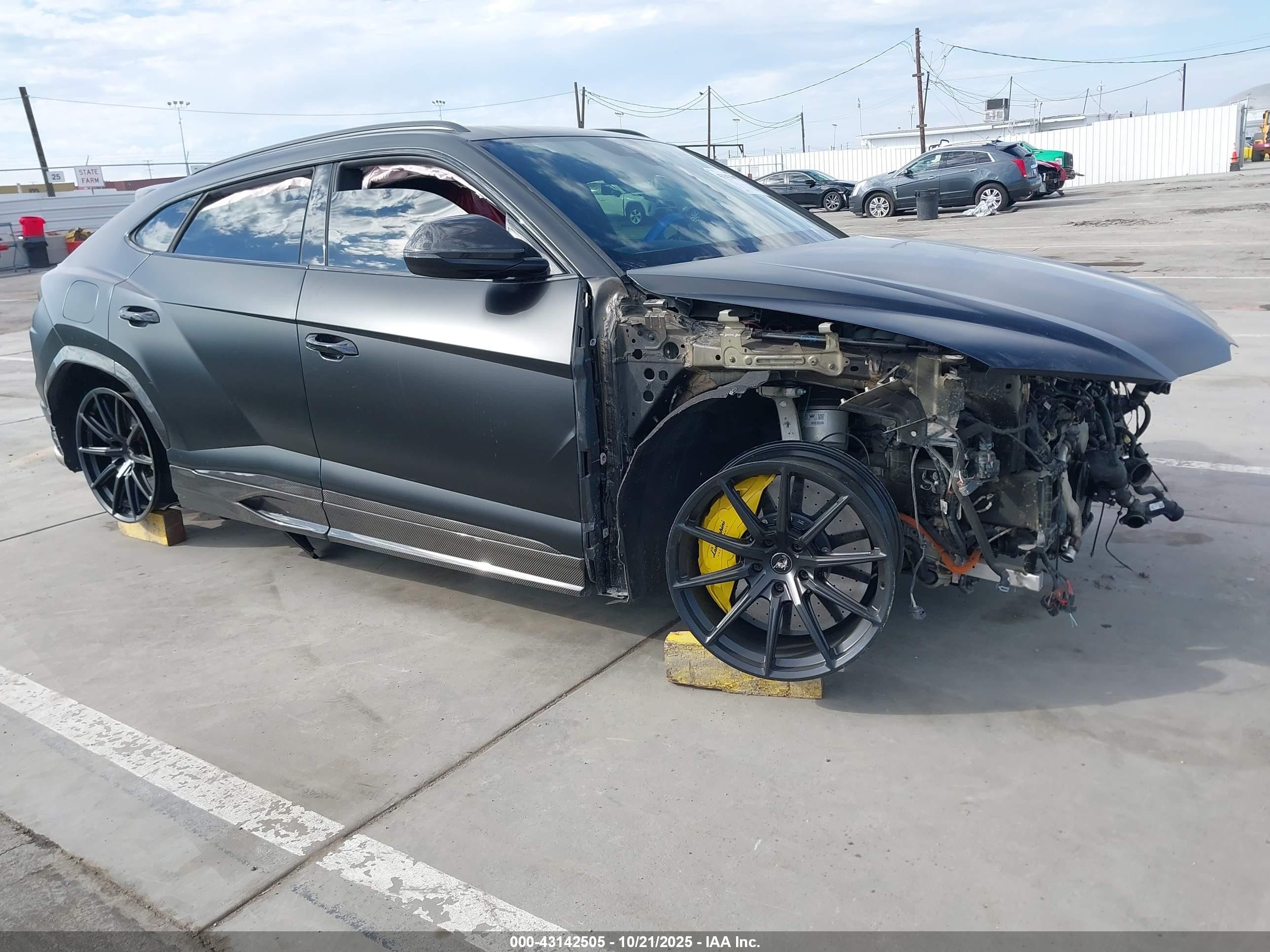 2021 Lamborghini Urus, VIN ZPBUA1ZL3MLA15848 — Front end