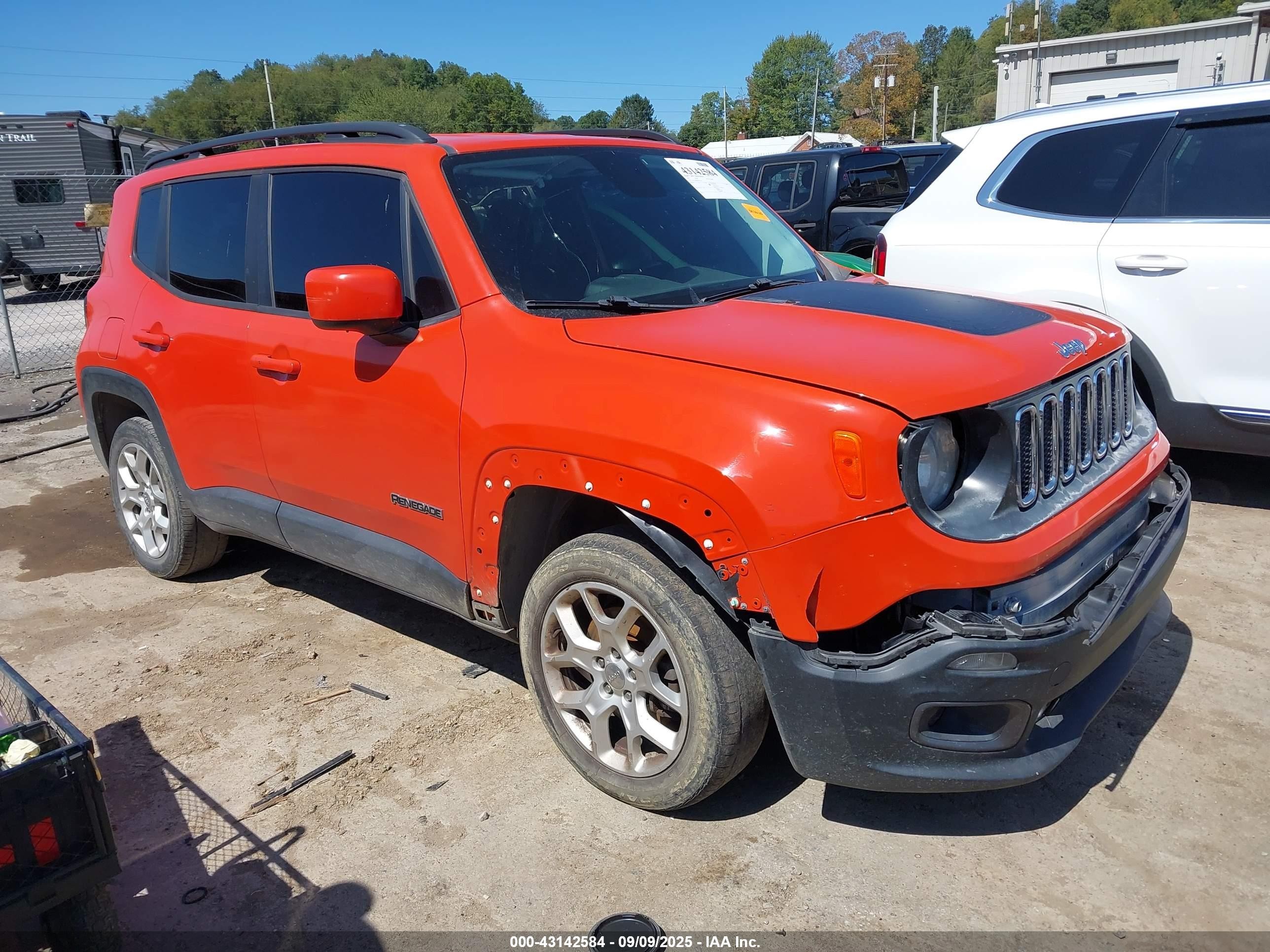 2017 Jeep Renegade Latitude, VIN ZACCJBBB4HPF47329 — Front end