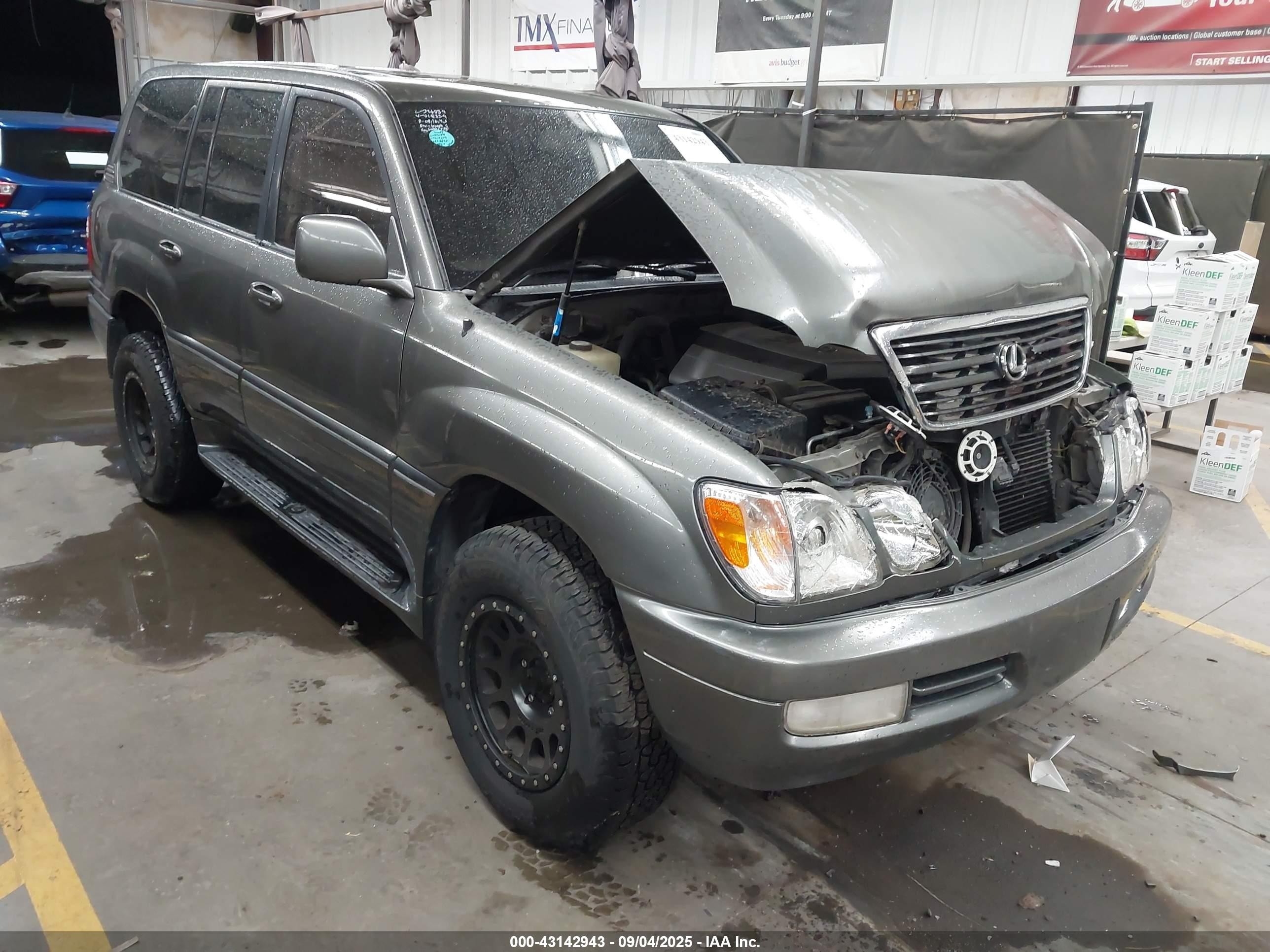 1998 Lexus LX 470, VIN JT6HT00W8W0018339 — Перед