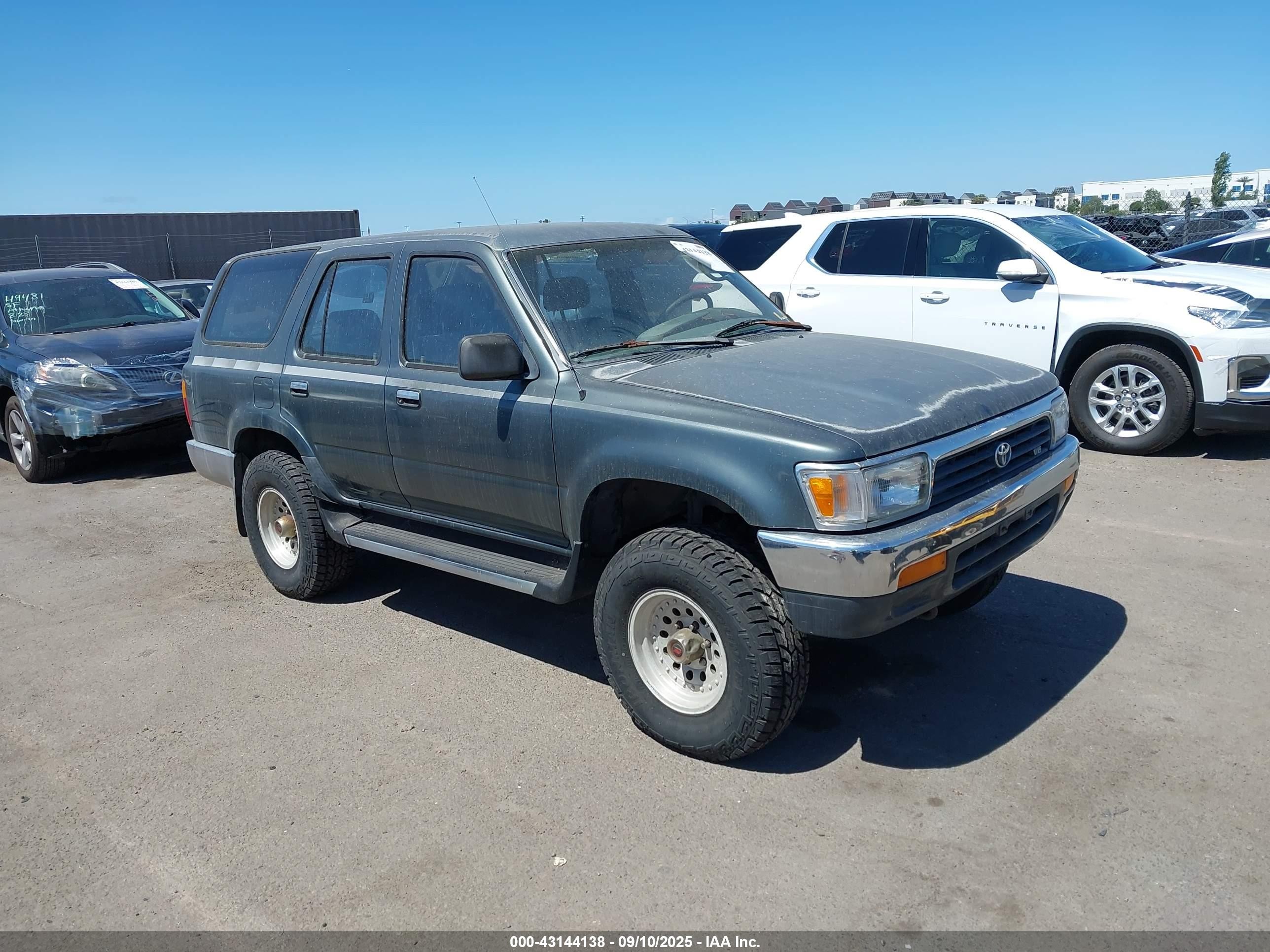1992 Toyota 4Runner, VIN JT3VN39WXN8034136 — Rear end