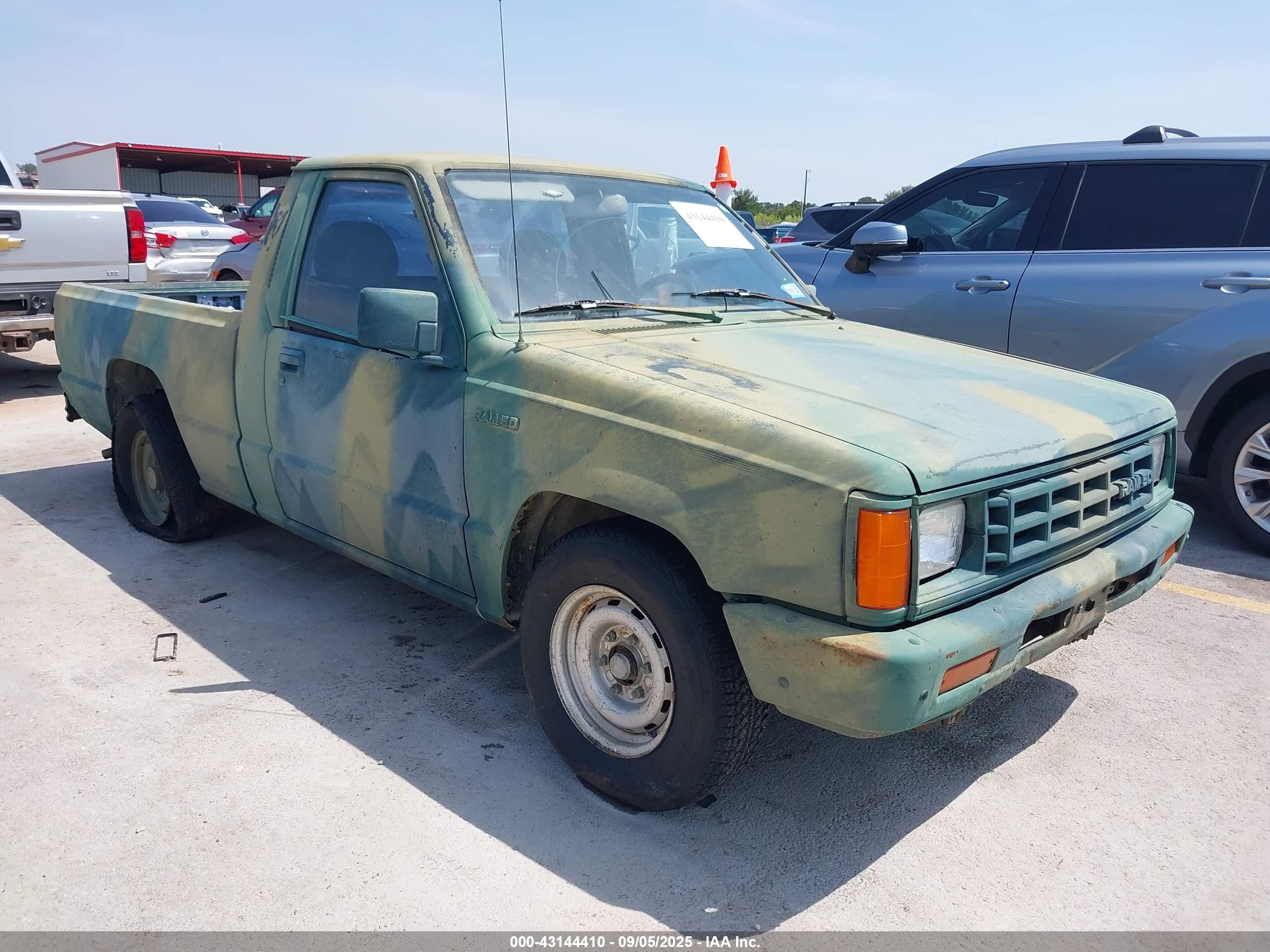 1992 Dodge RAM, VIN JB7FL24W7NP004167 — Front end