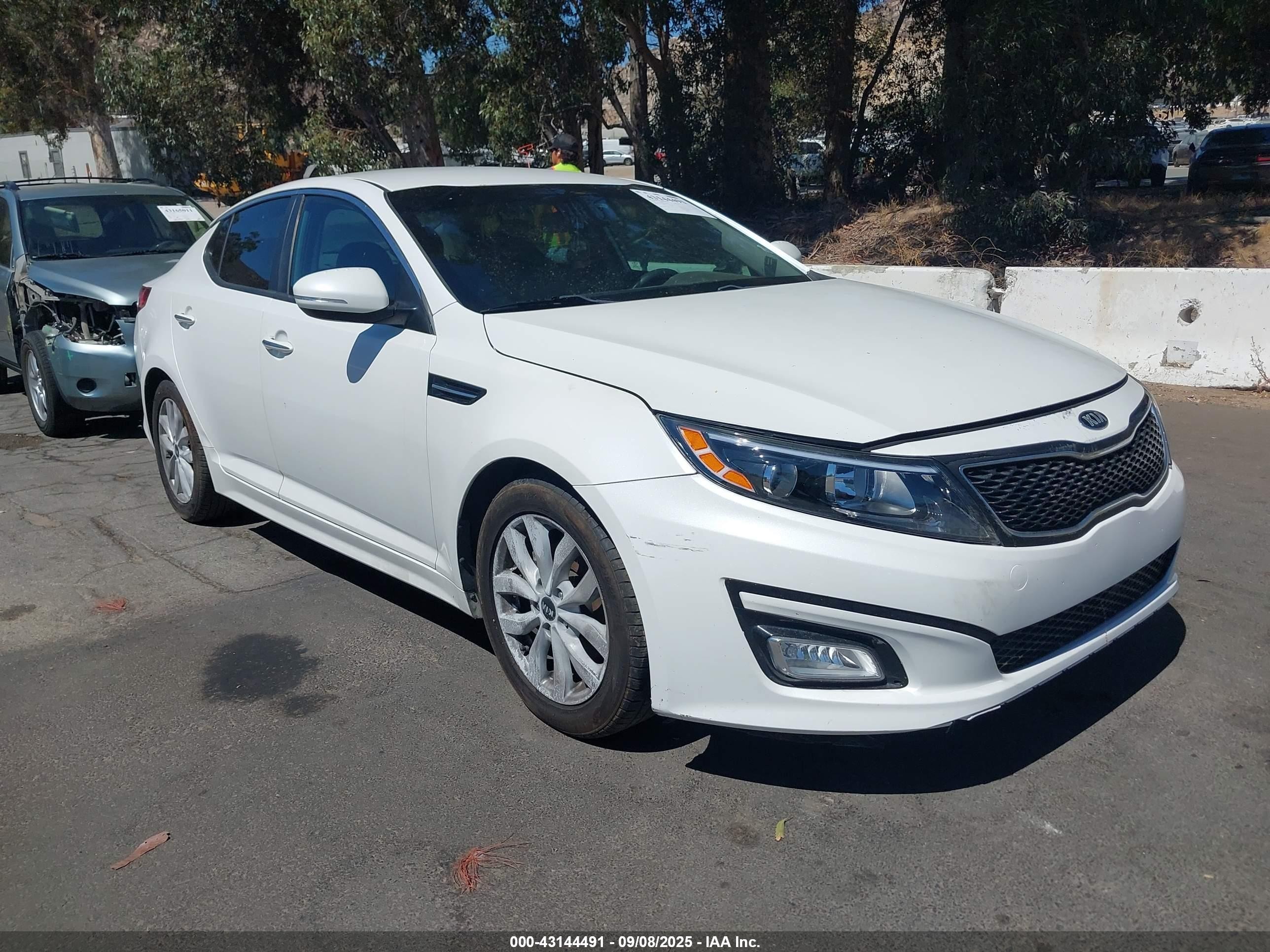 2015 Kia Optima LX, VIN KNAGM4A76F5621032 — Stripped