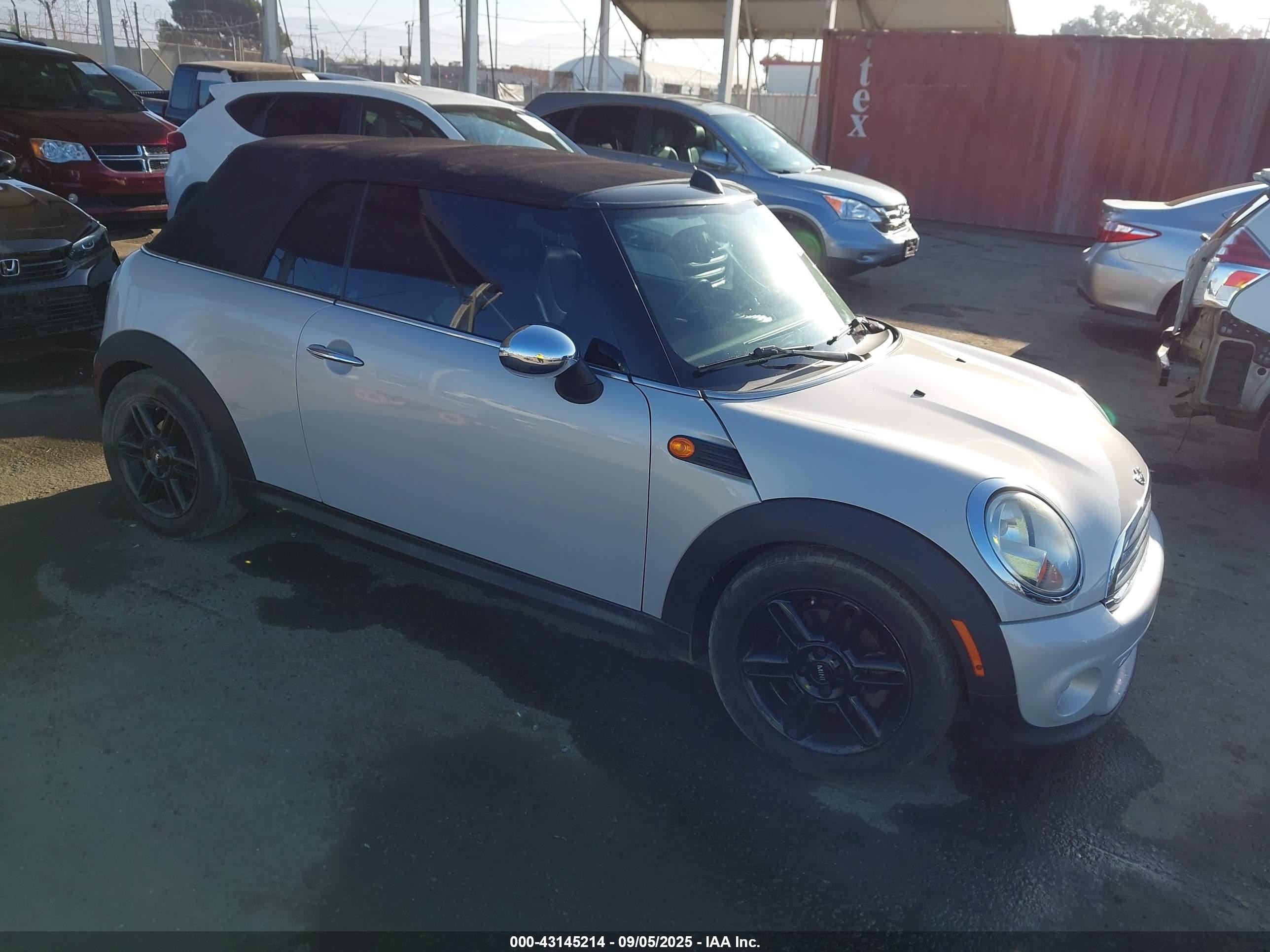 2011 MINI Convertible, VIN WMWZN3C57BT133239 — Side