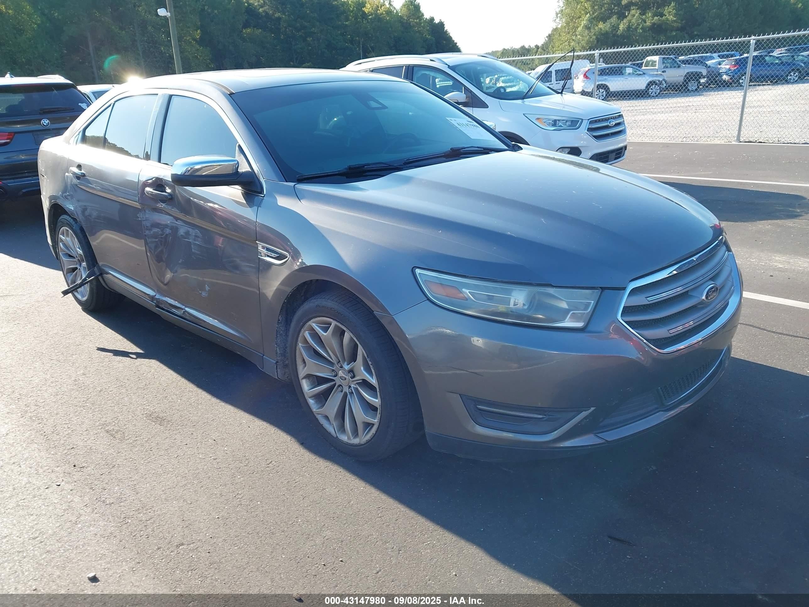 2014 Ford Taurus Limited, VIN 1FAHP2F85EG102776 — Auction photo
