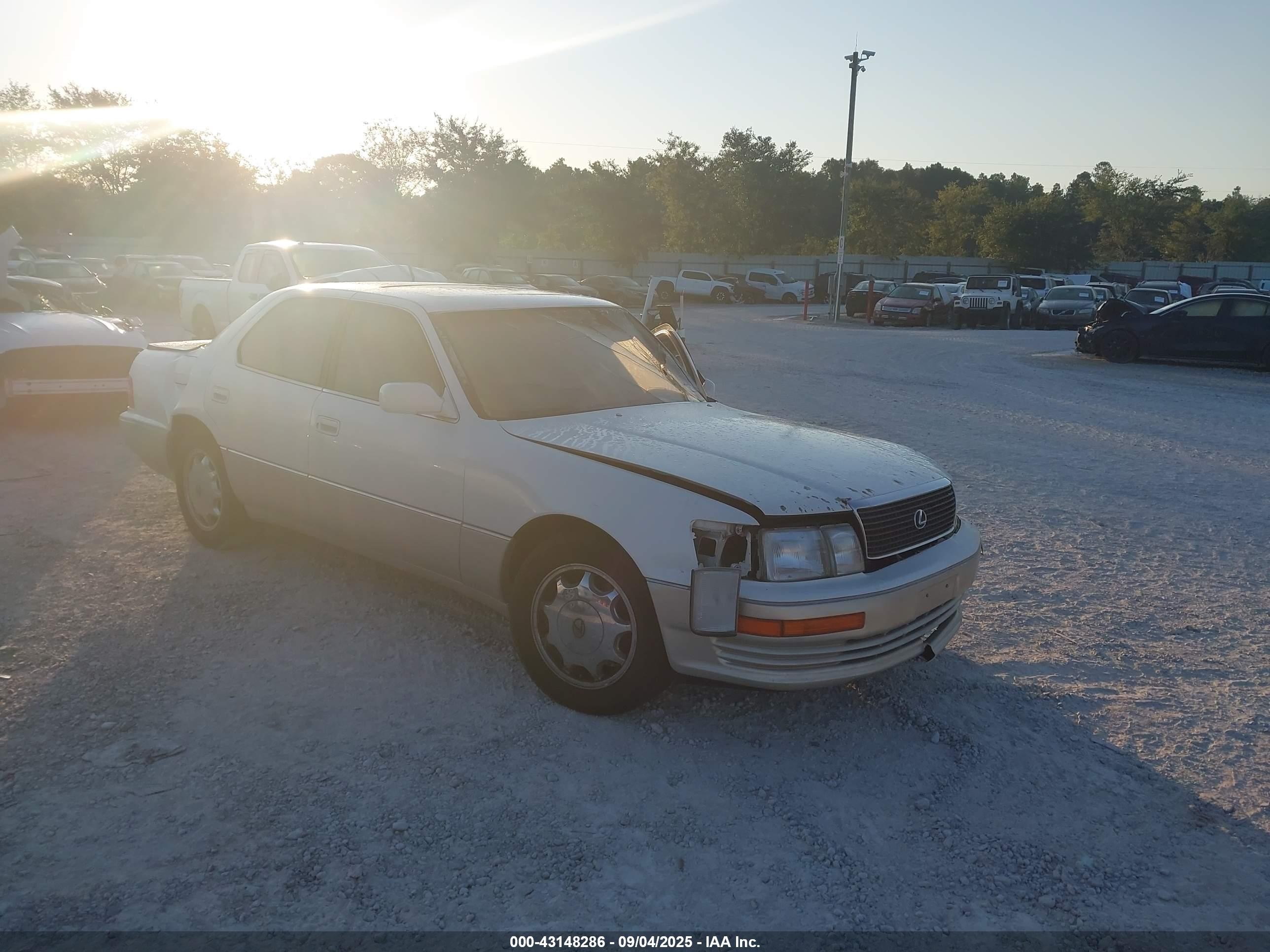 1994 Lexus LS 400, VIN JT8UF11E3R0201760 — Front end