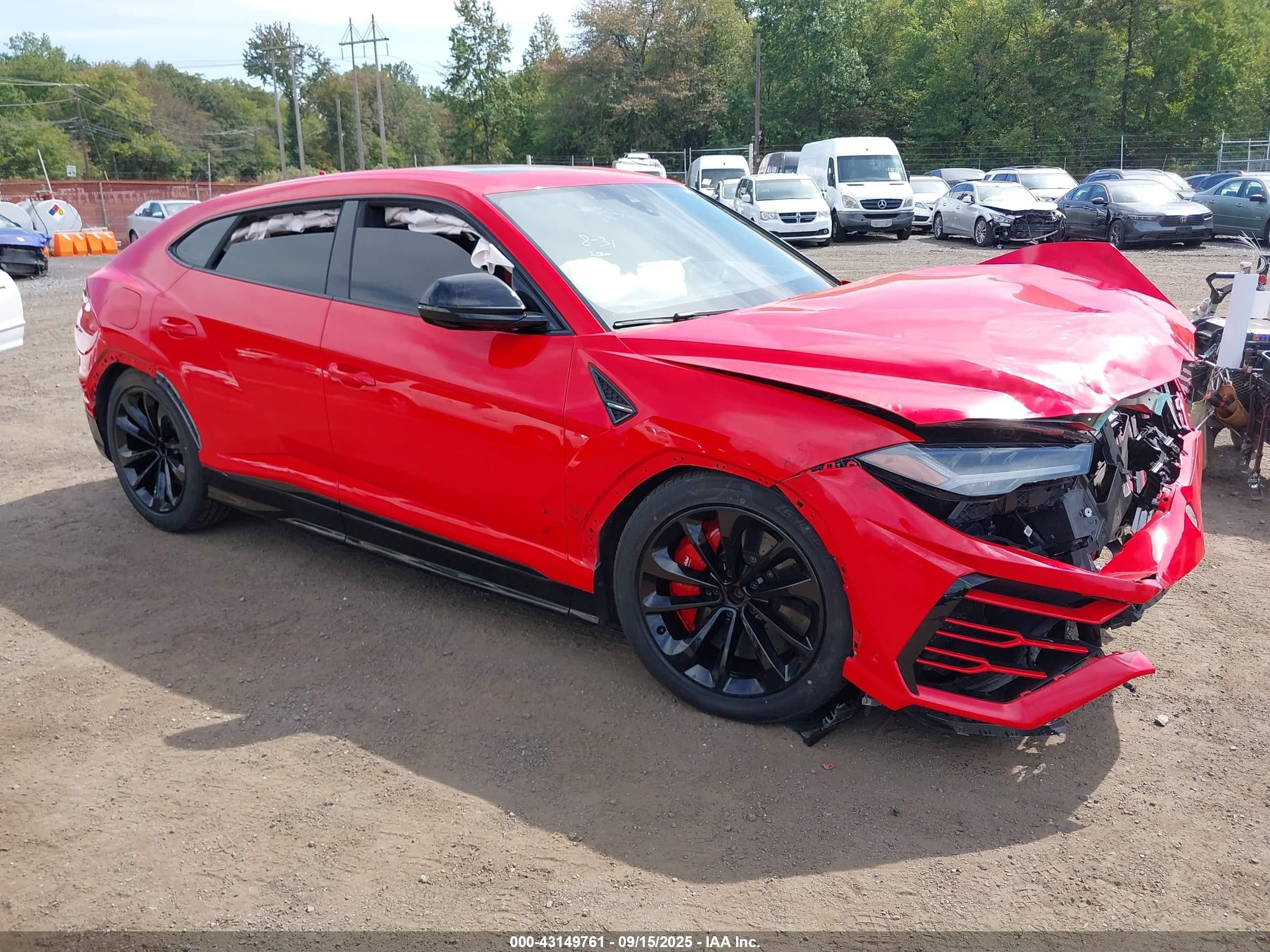 2020 Lamborghini Urus, VIN ZPBUA1ZL5LLA09869 — Front end