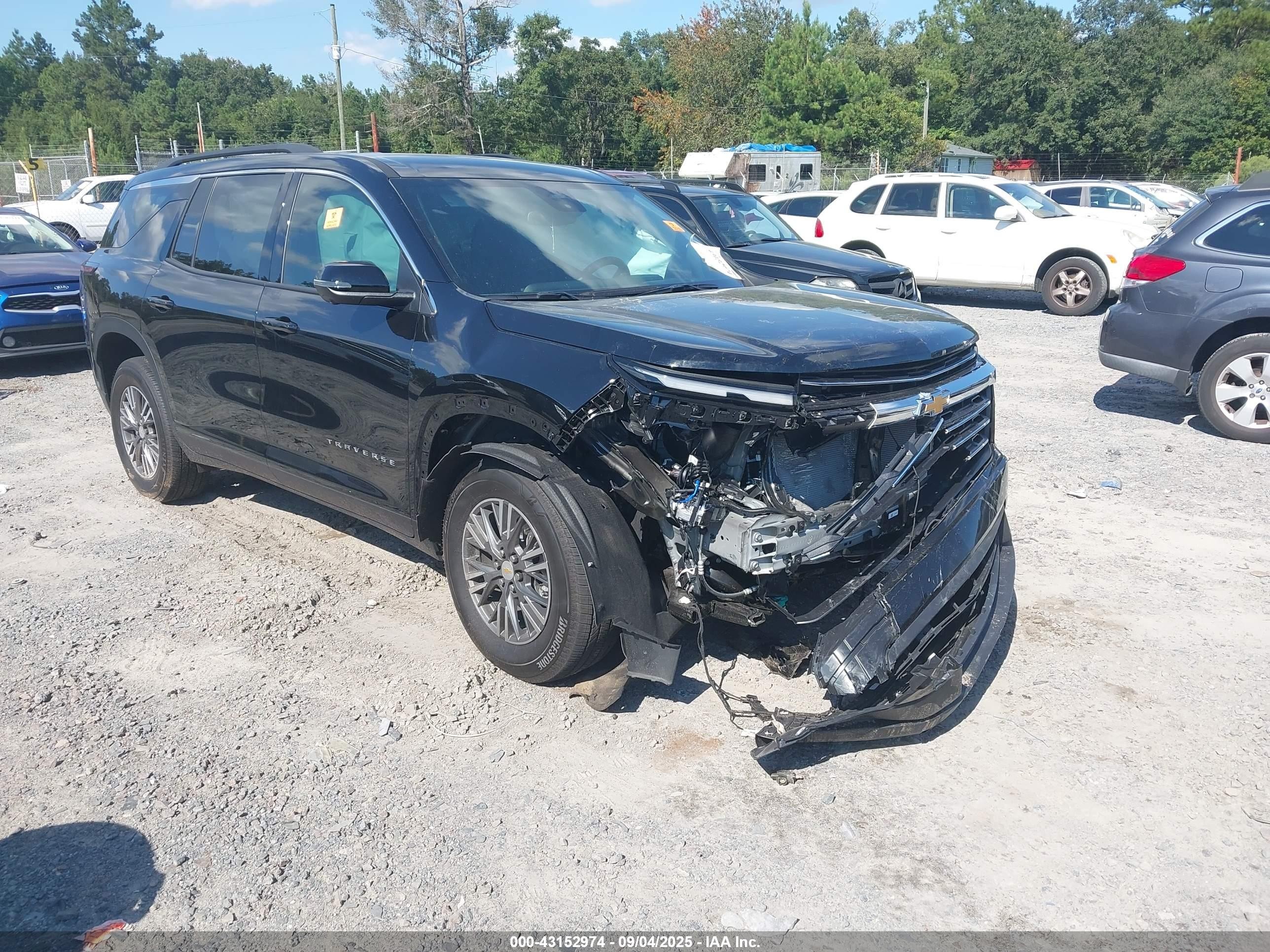 2025 Chevrolet Traverse FWD LT, VIN 1GNERGRS5SJ230050 — Front end