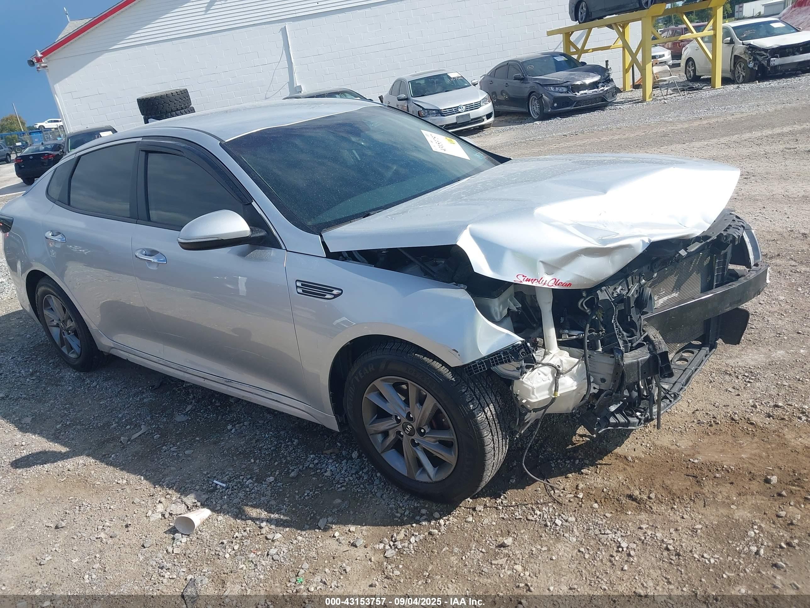 2019 Kia Optima LX, VIN 5XXGT4L30KG292382 — Front end