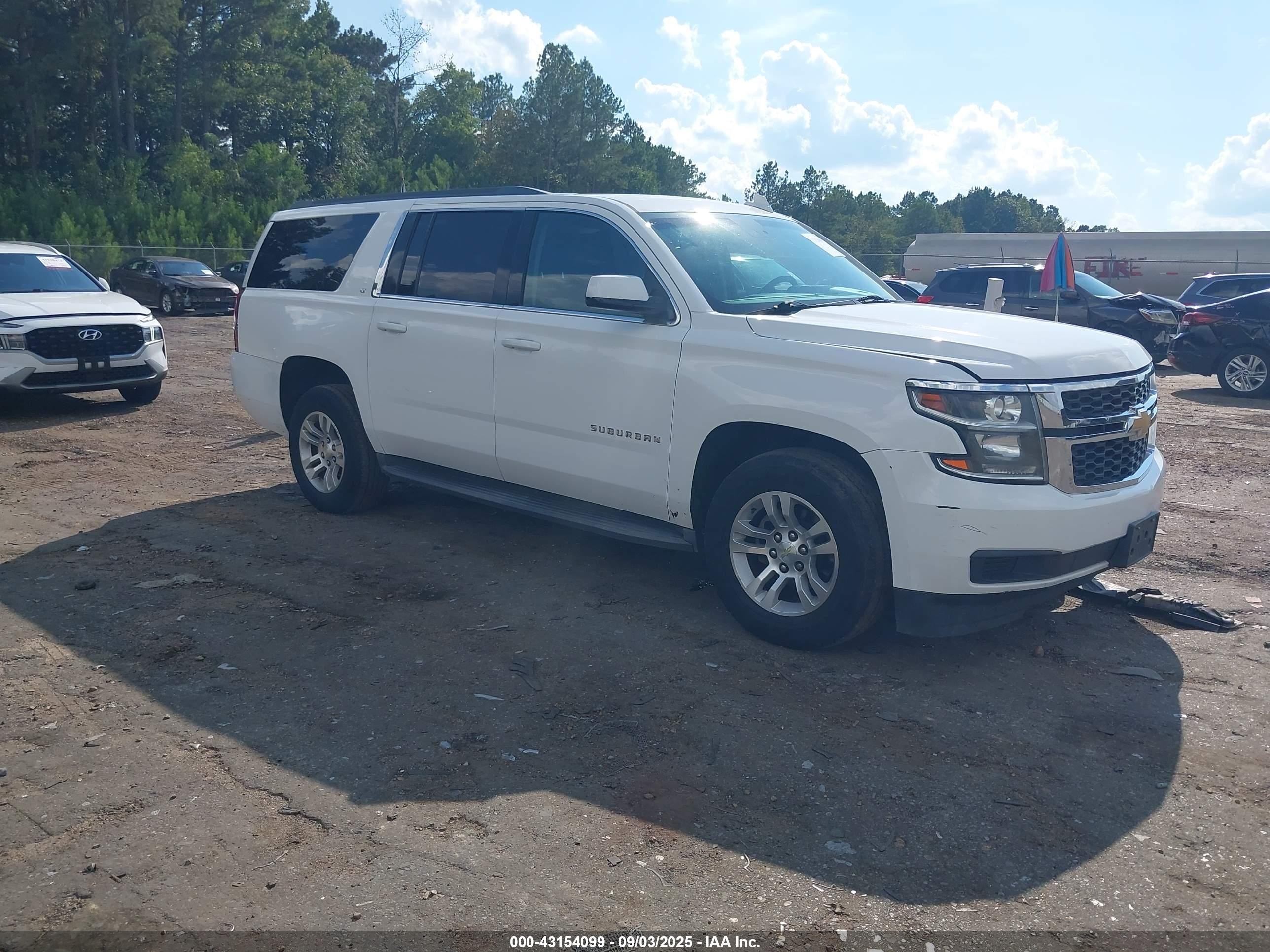 2015 Chevrolet Suburban LT, VIN 1GNSCJKC5FR601493 — Normal wear