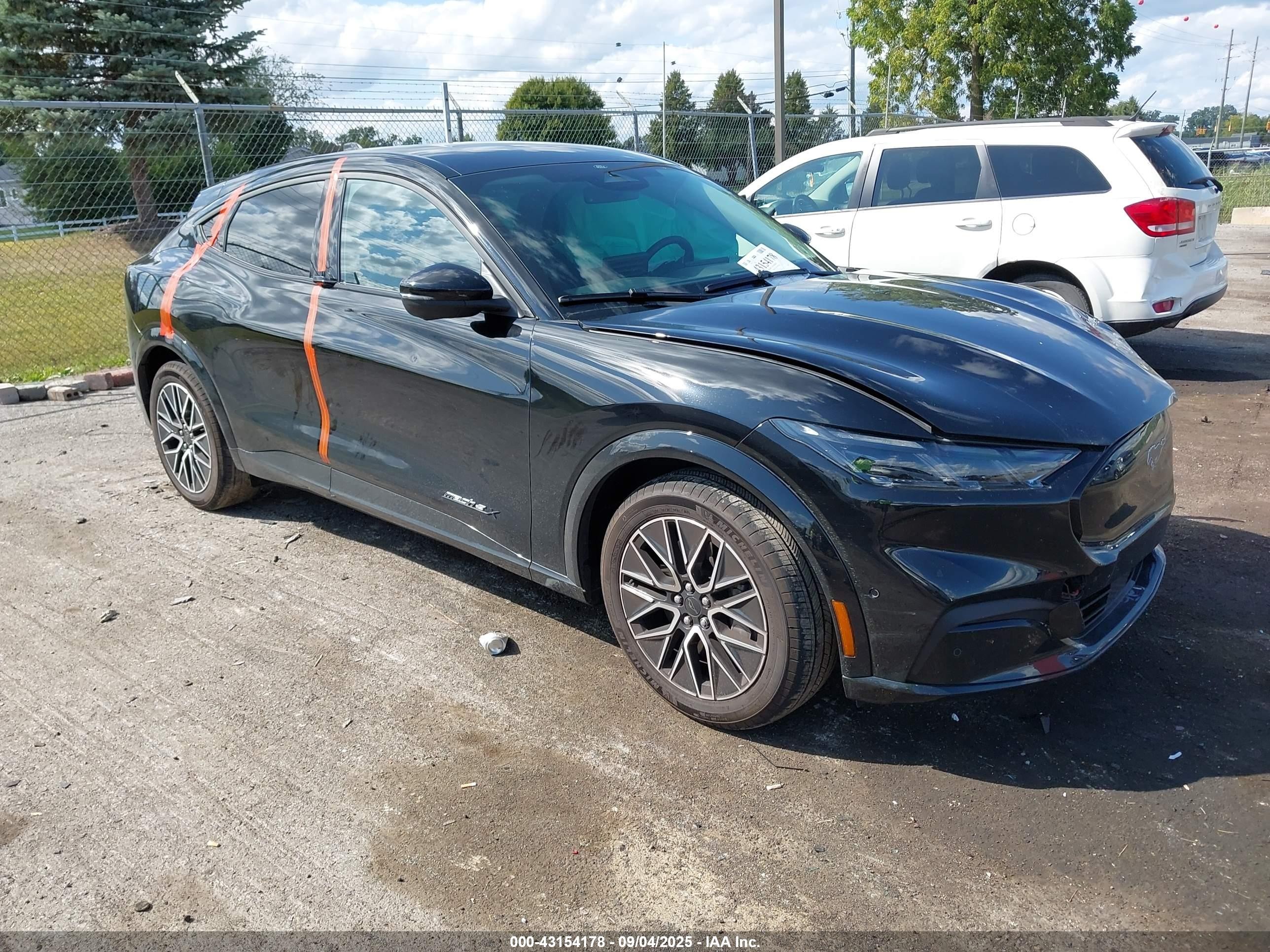 2024 Ford Mustang Mach-E Premium, VIN 3FMTK3R75RMA44106 — Front end