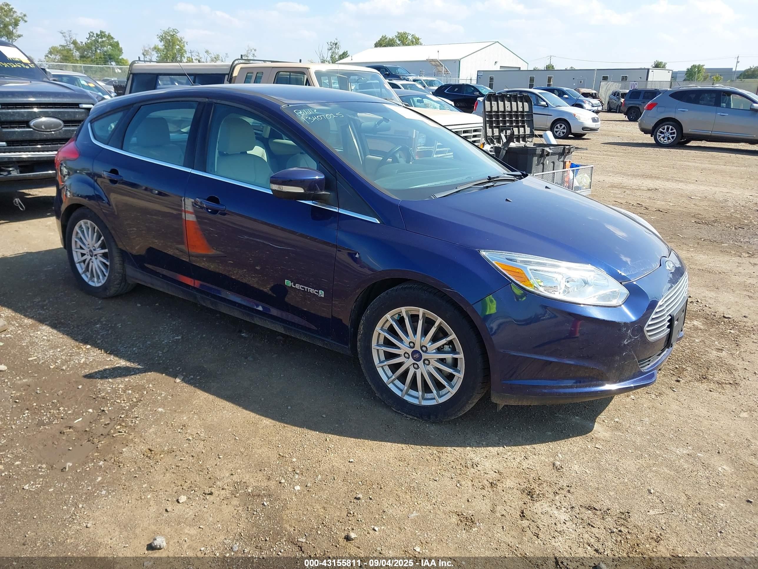 2016 Ford Focus Electric, VIN 1FADP3R43GL363234 — Front end
