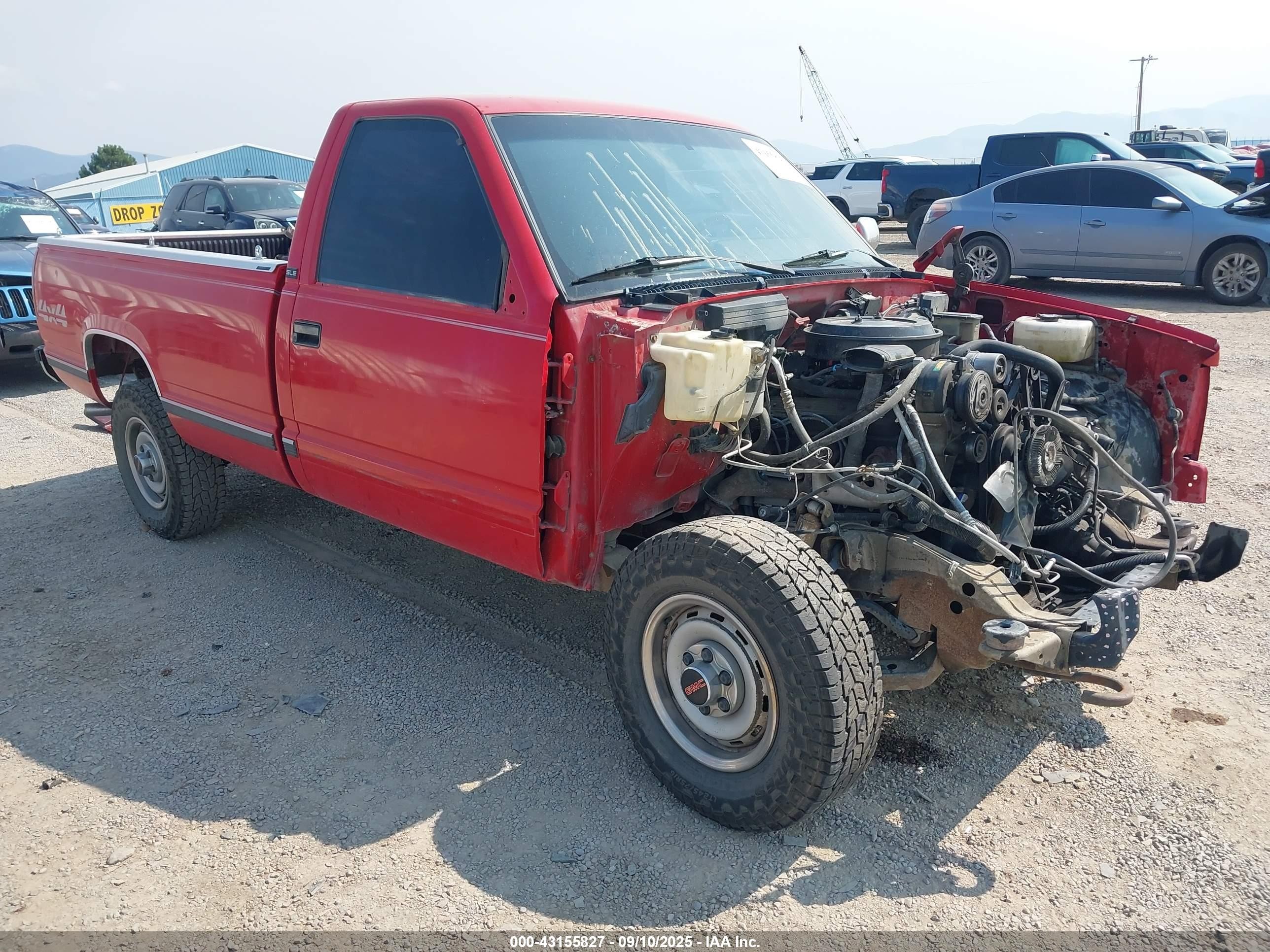 1992 GMC Sierra 2500, VIN 1GTFK24K7NZ529055 — Front end