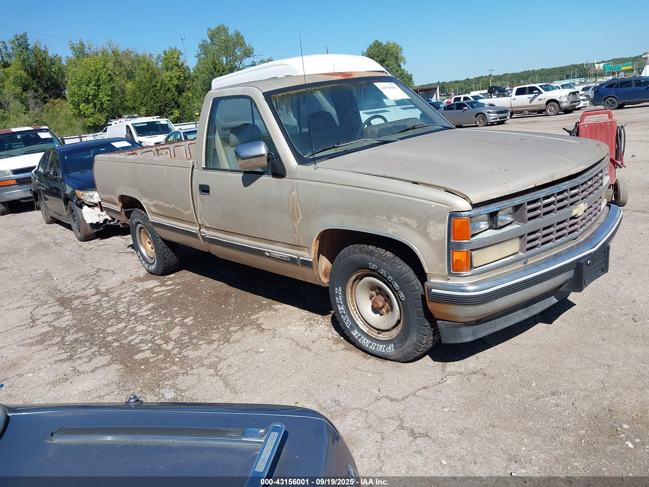 1988 Chevrolet Silverado 2500, VIN 1GCFC24K3JE131260 — Side