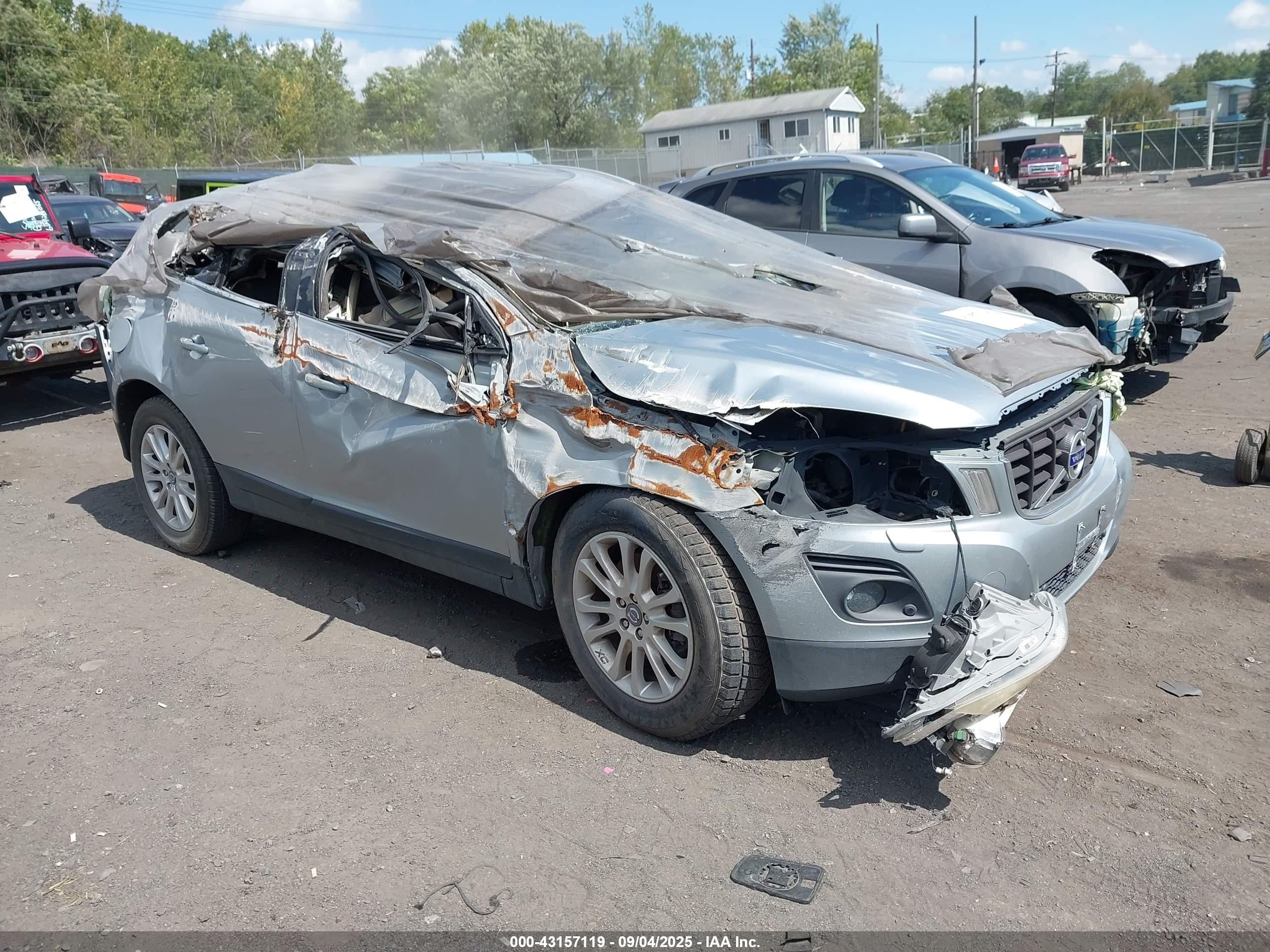 2010 Volvo XC60 3.0T, VIN YV4992DZ2A2084651 — Rollover