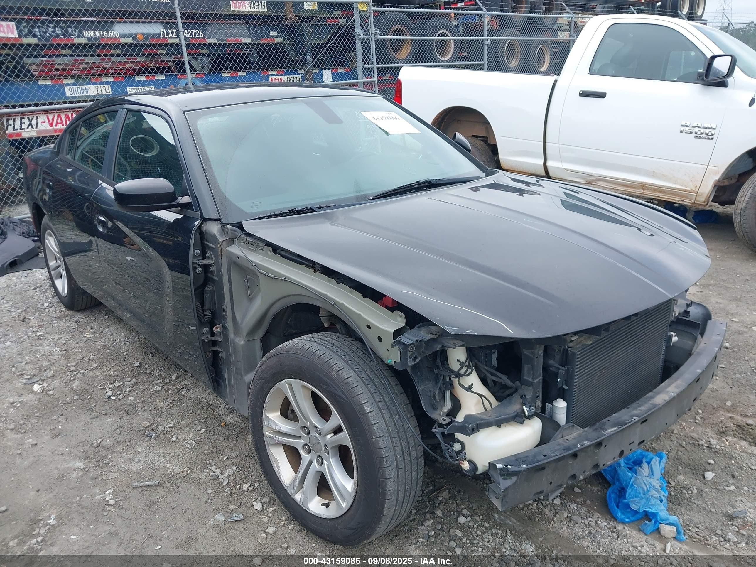 2015 Dodge Charger SE, VIN 2C3CDXBG4FH813239 — Front end