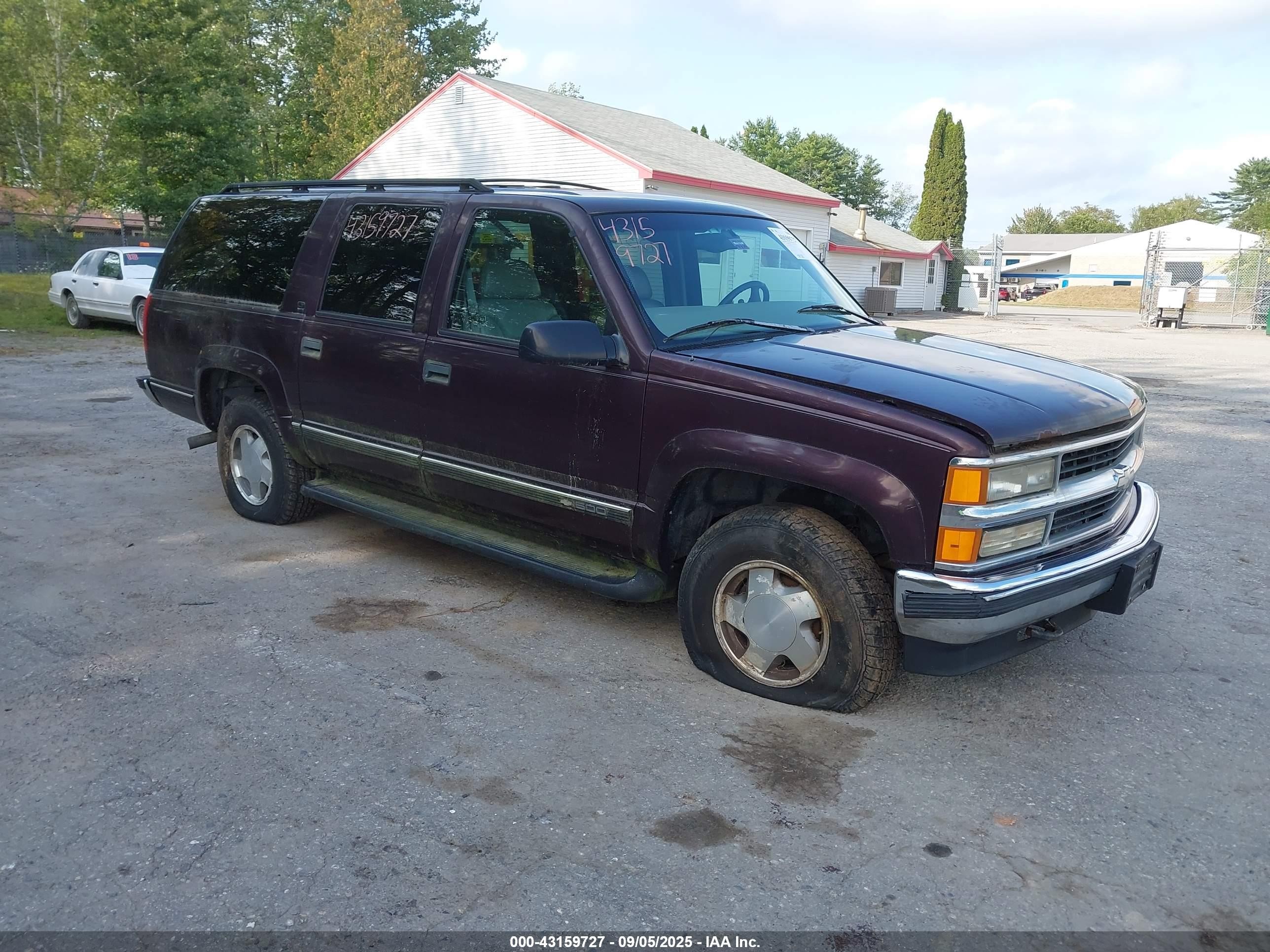 1997 Chevrolet Suburban, VIN 1GNFK16R6VJ399554 — Normal wear