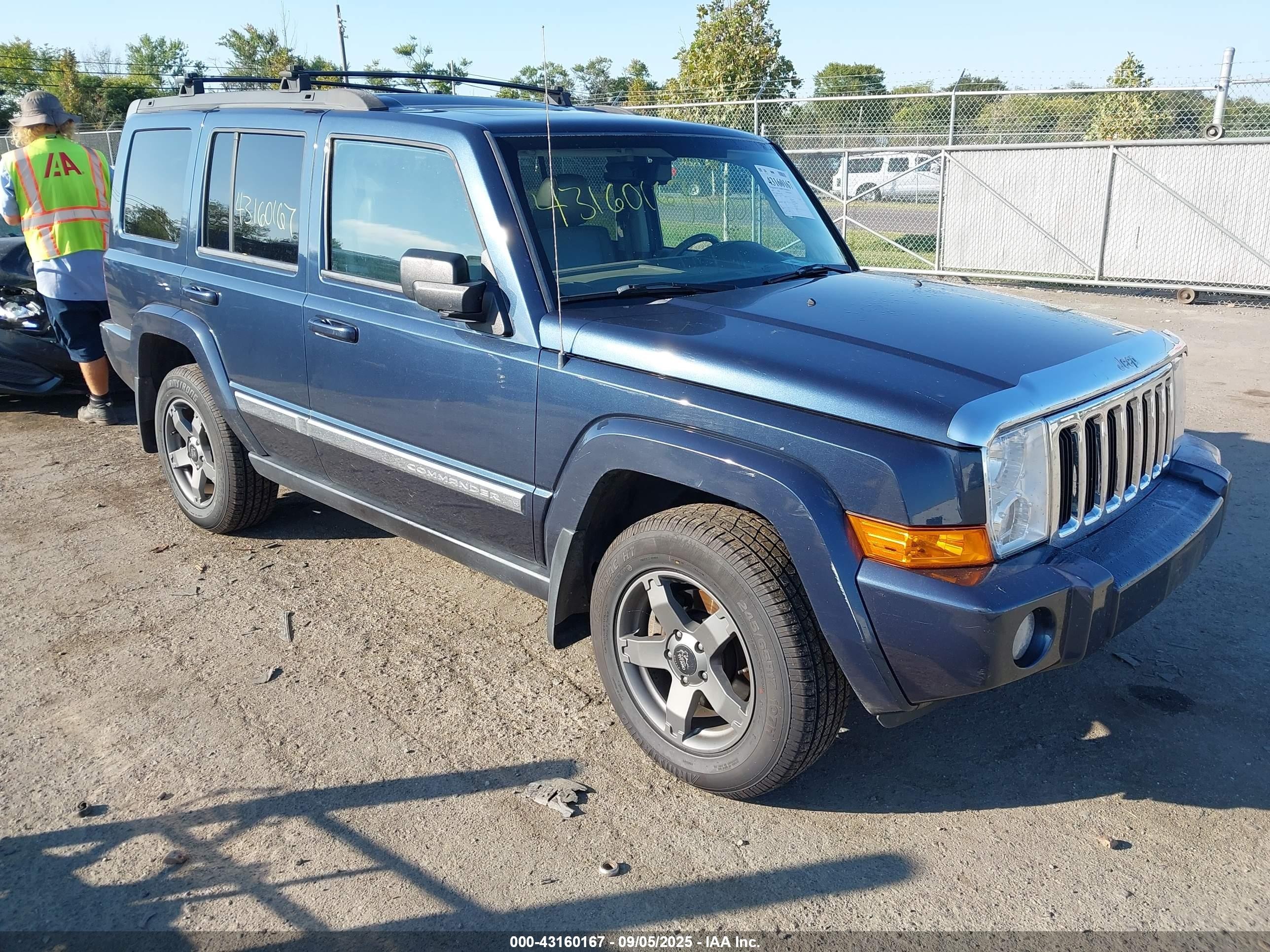 2010 Jeep Commander Sport, VIN 1J4RG4GK3AC108768 — Front end