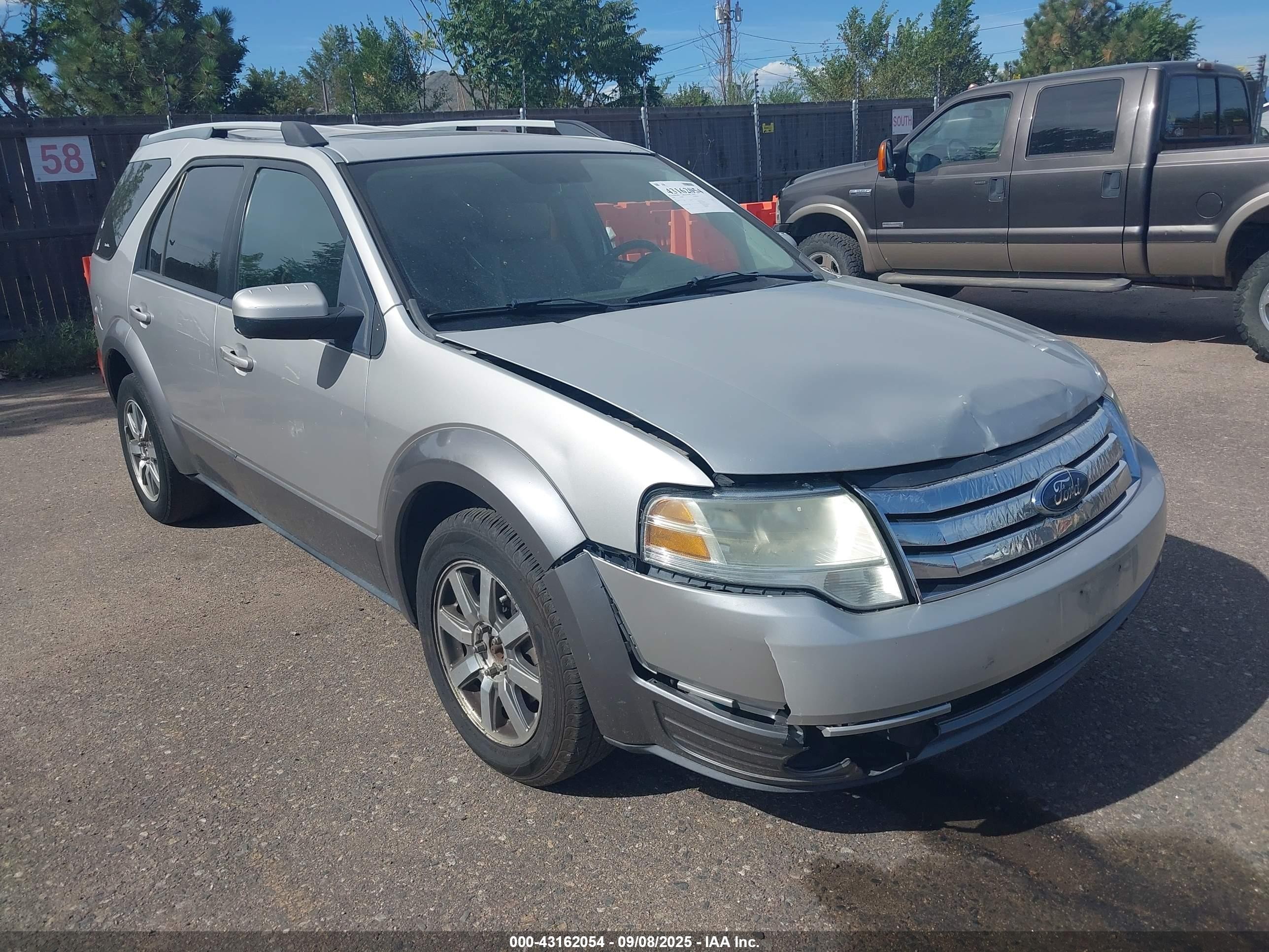 2008 Ford Taurus X SEL, VIN 1FMDK02W78GA42791 — Front end