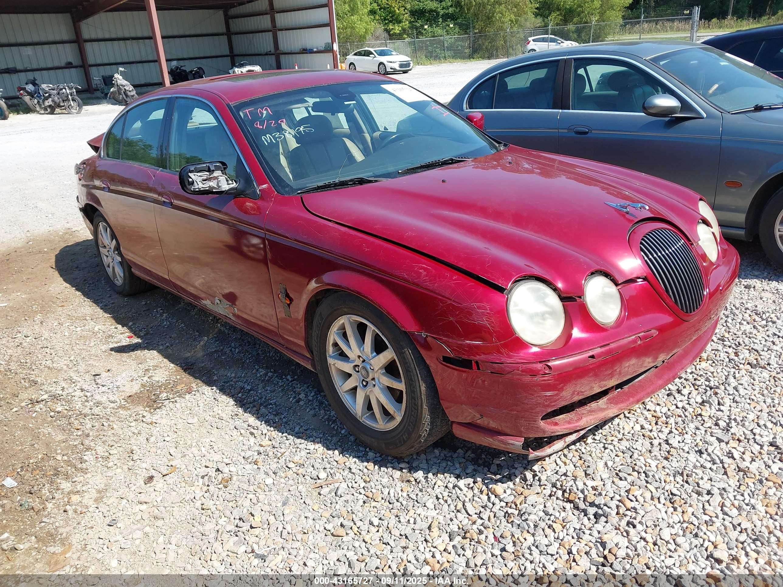 2002 Jaguar S-Type, VIN SAJDA03N52FM38195 — Зад