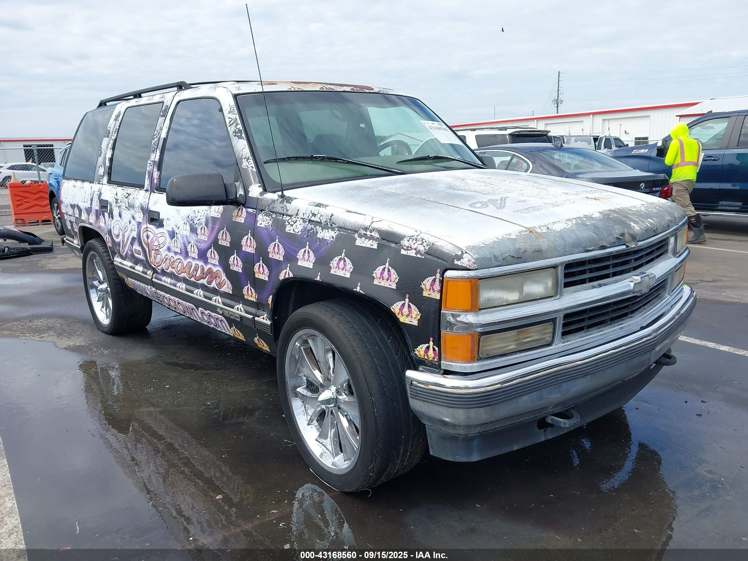 1997 Chevrolet Tahoe, VIN 1GNEK13R5VJ356825 — Зад