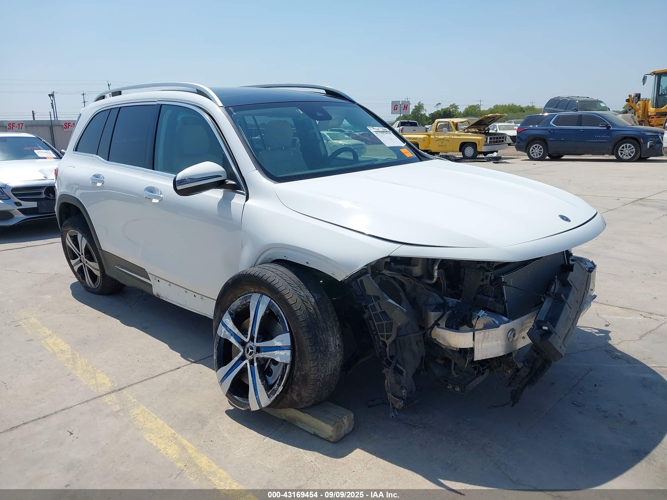 2023 Mercedes-Benz EQB 250+, VIN W1N9M0CB6PN040047 — Перед