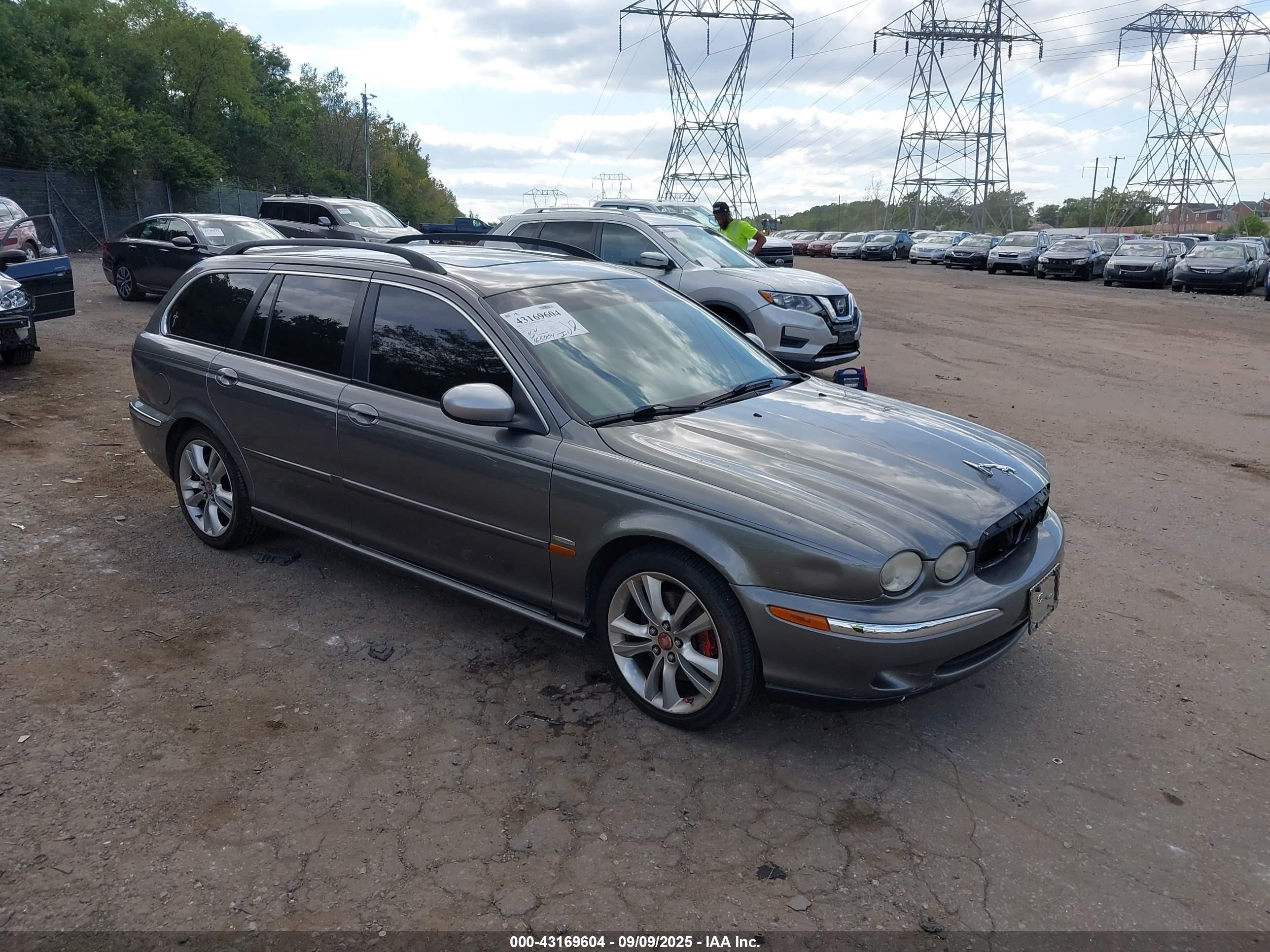 2007 Jaguar X-Type, VIN SAJWA54A97WJ10366 — Front end