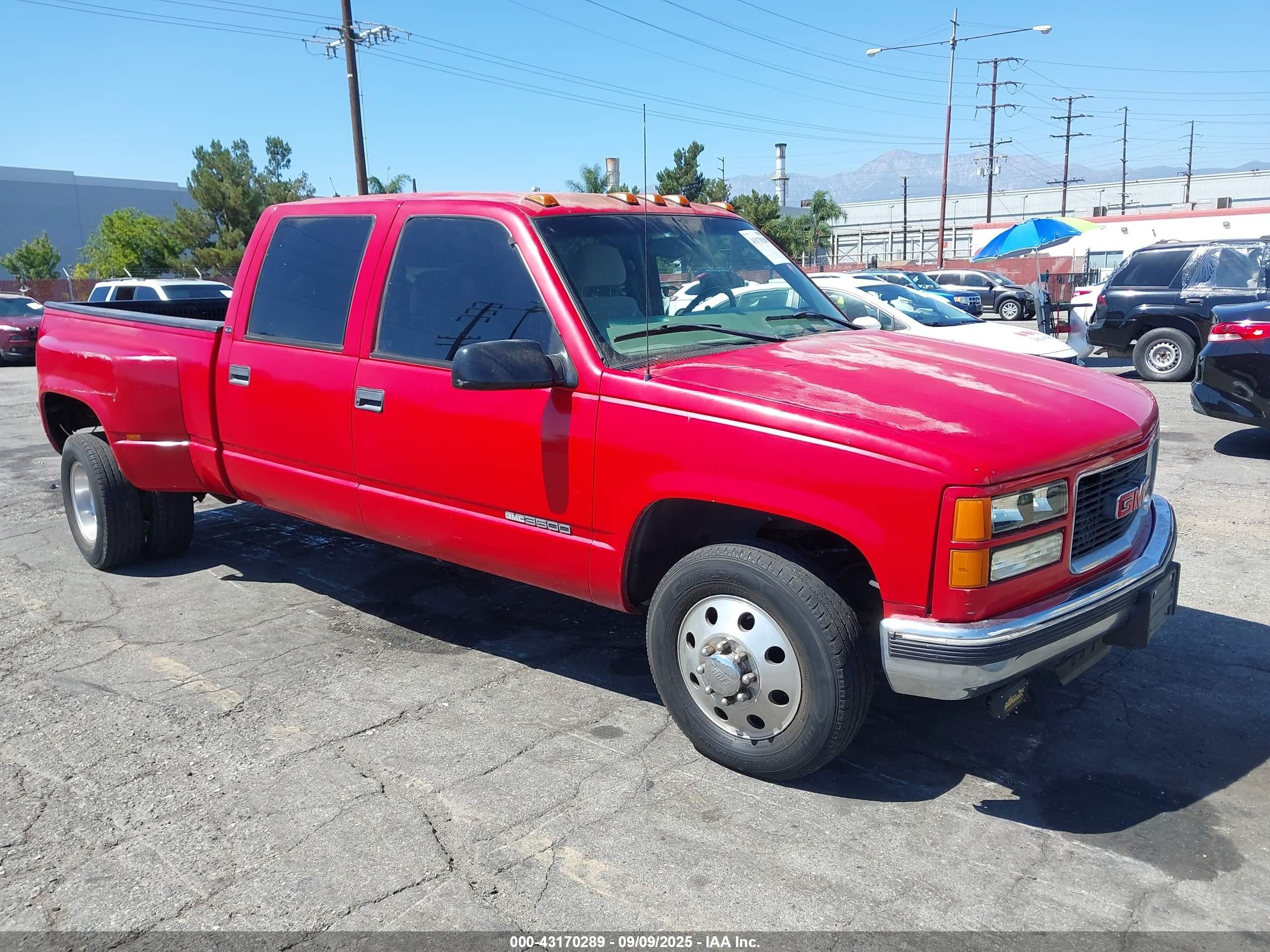 2000 GMC Sierra 3500, VIN 1GTHC33J4YF410695 — Rear end